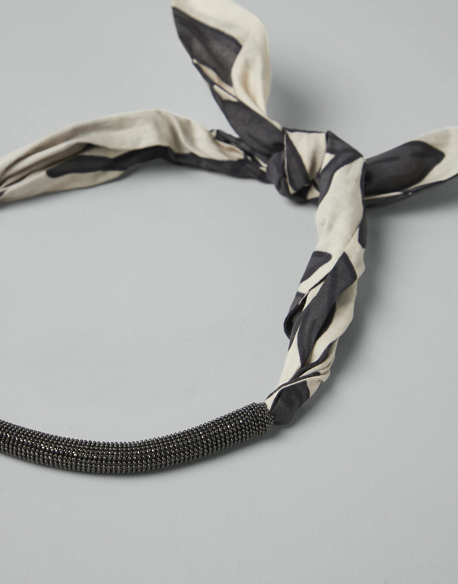 Precious choker with ramage print poplin bow