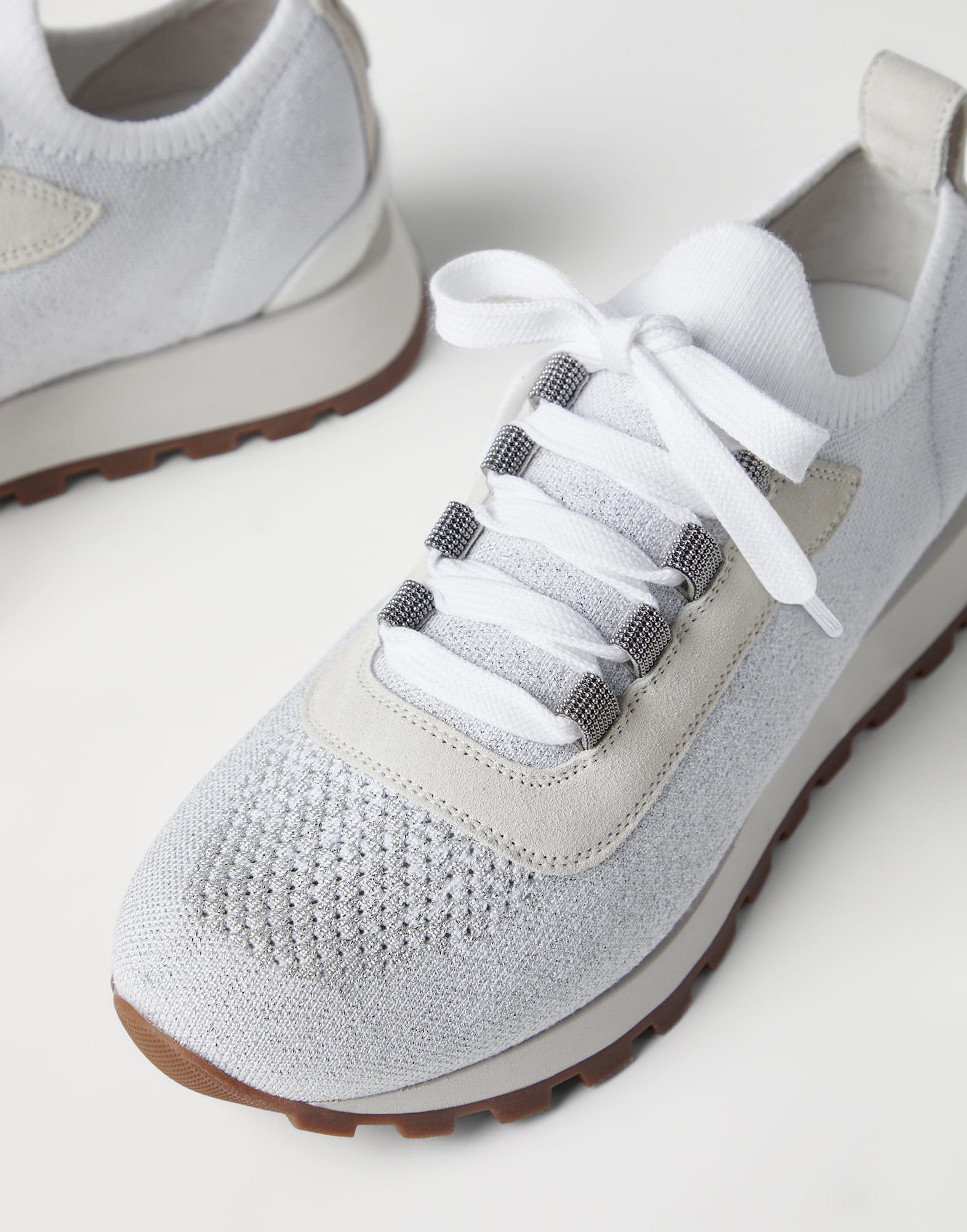 Sparkling cotton knit runners with shiny eyelets