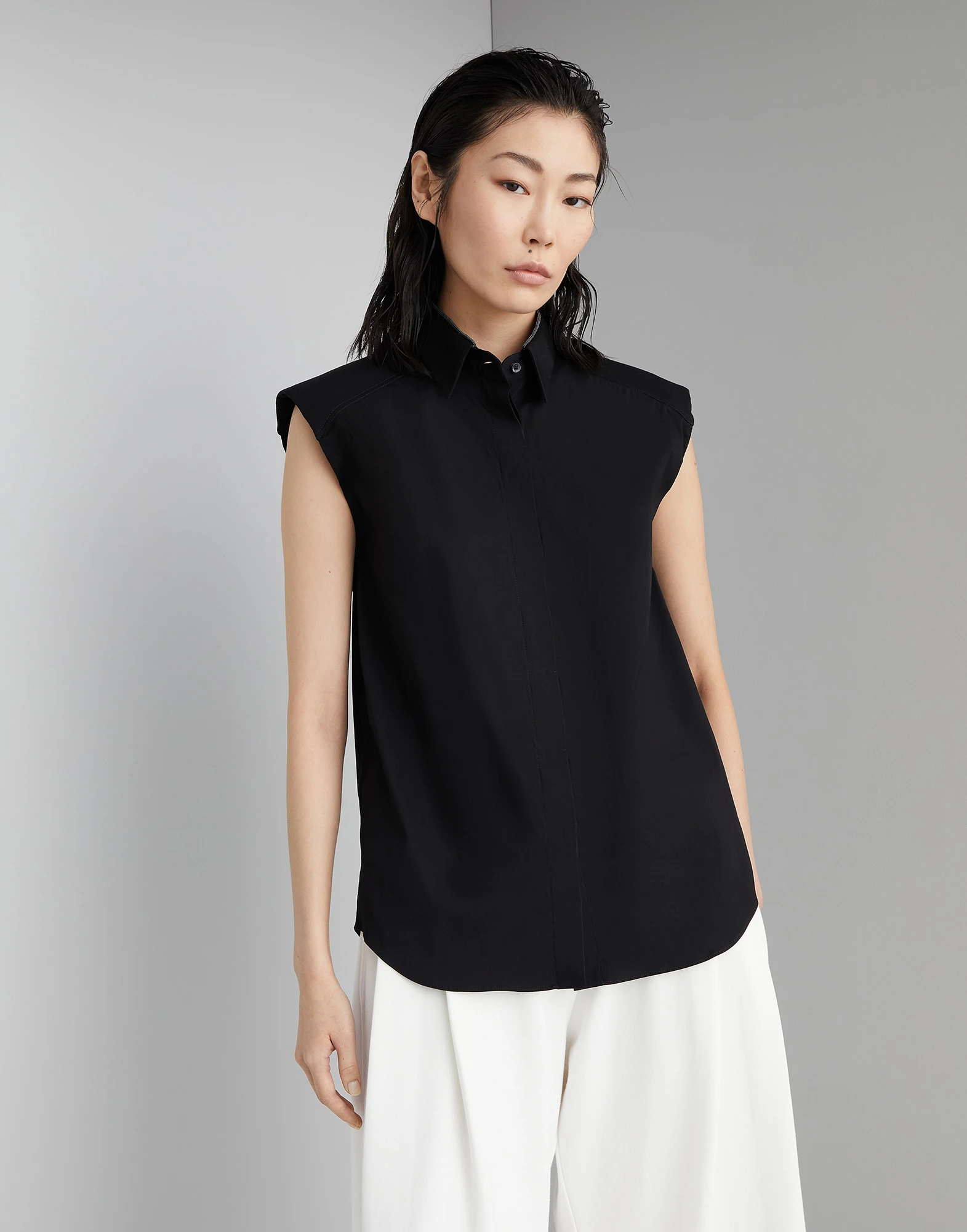 Stretch cotton poplin sleeveless shirt with shiny collar