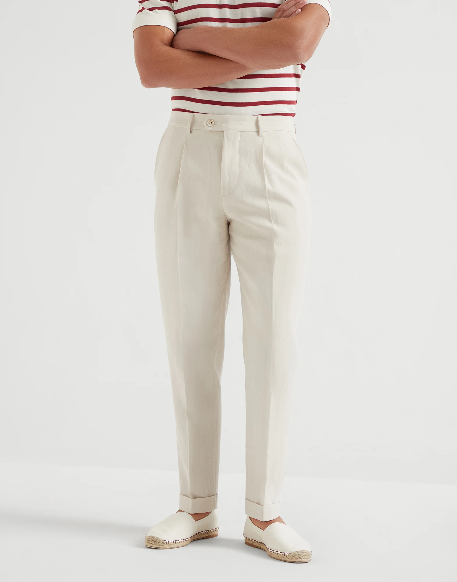 Leisure fit trousers with pleat