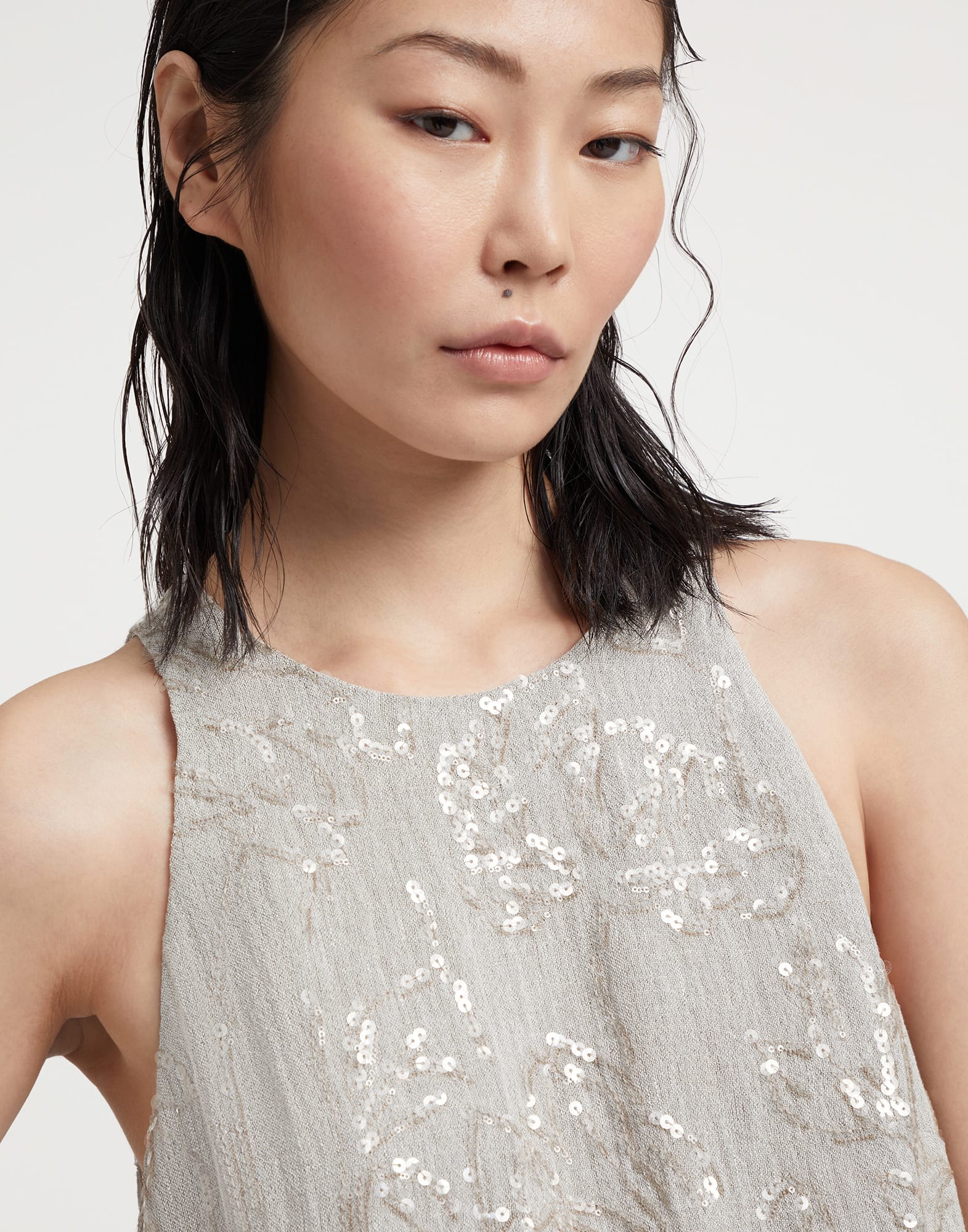 Linen gauze dress with dazzling flower embroidery