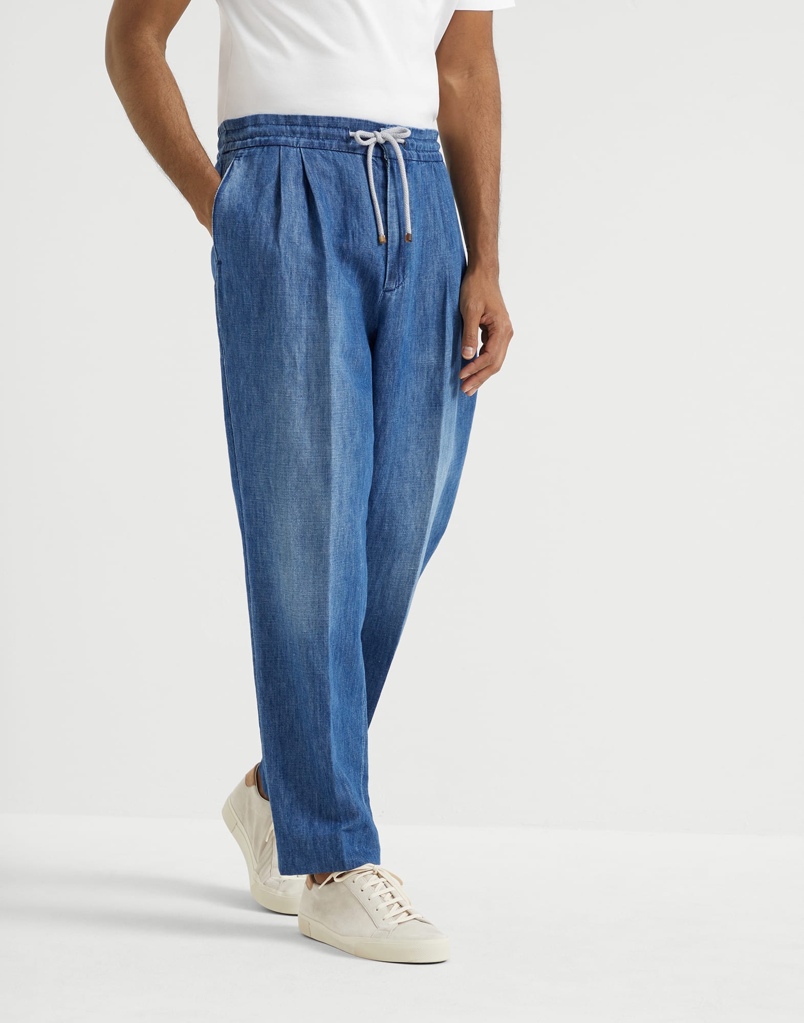 Trousers with drawstring