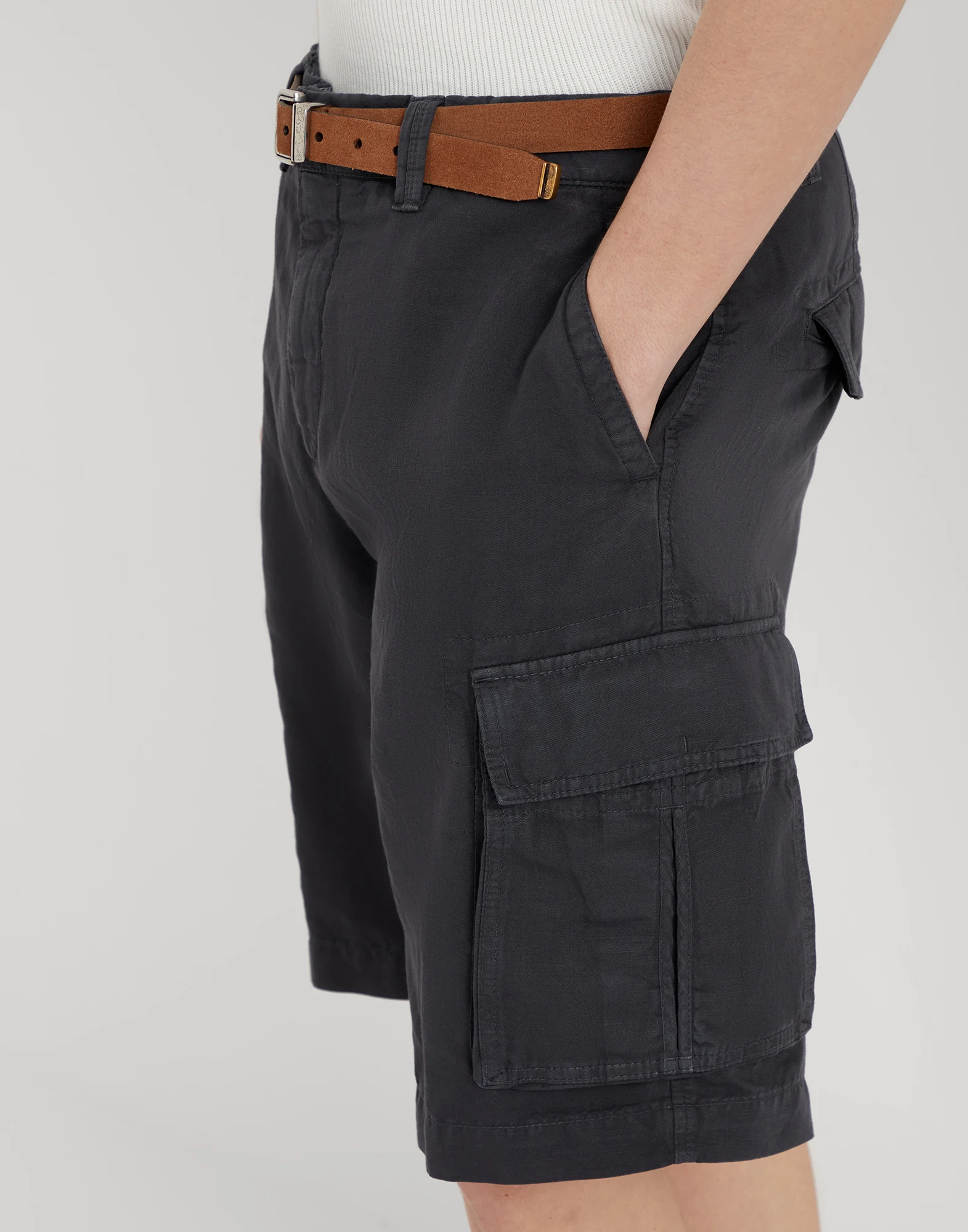 Garment-dyed Bermuda shorts in twisted linen and cotton gabardine with cargo pockets