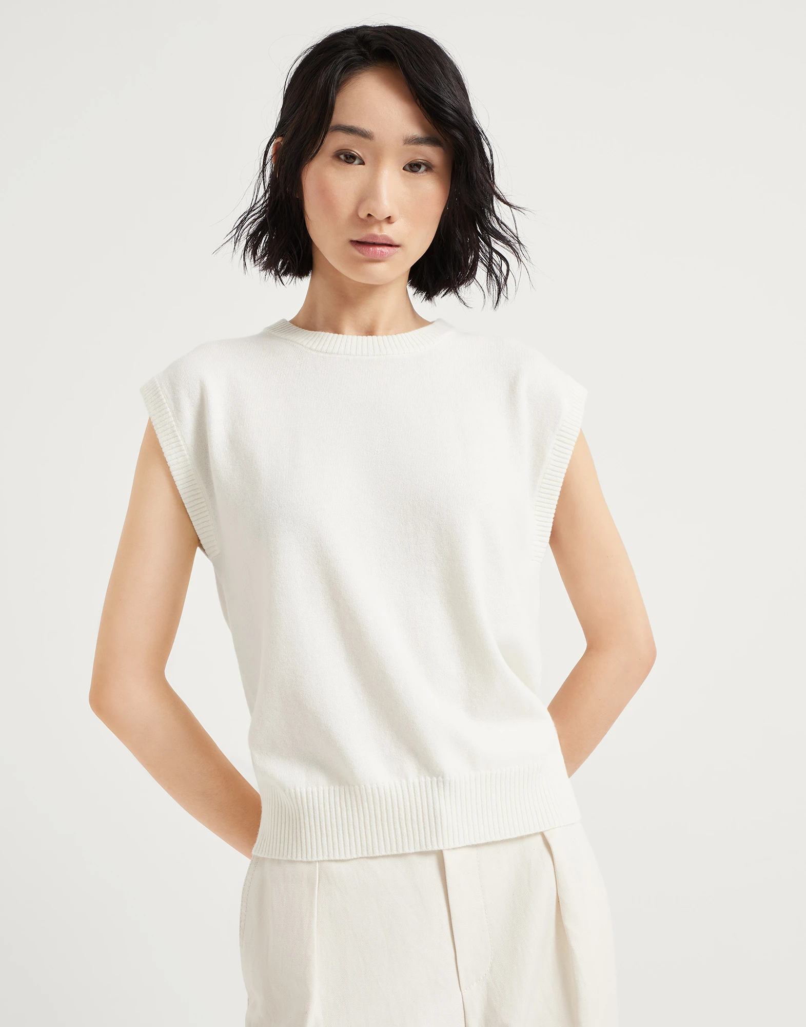 Vest with monili
