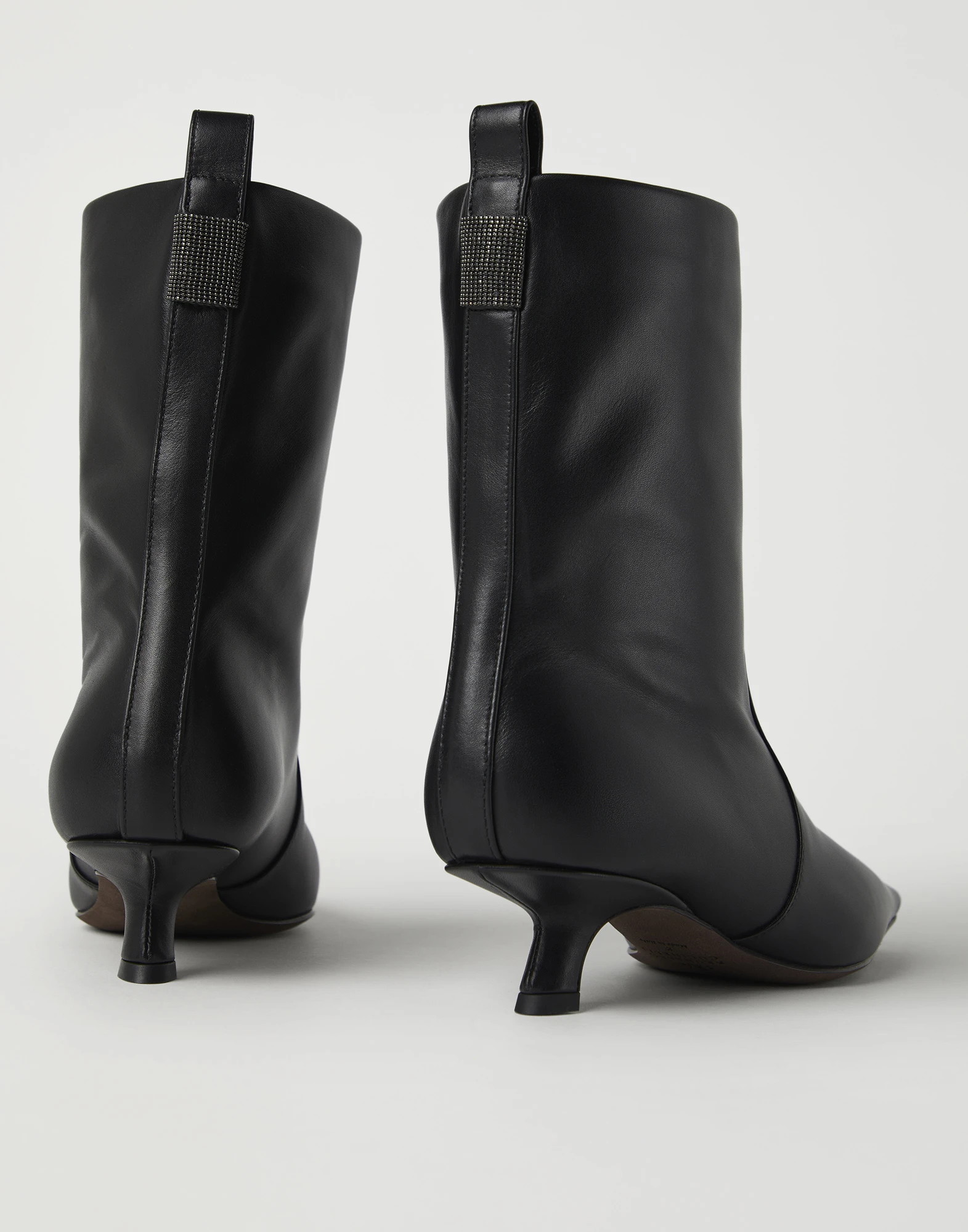 Classic leather ankle boots with precious detail