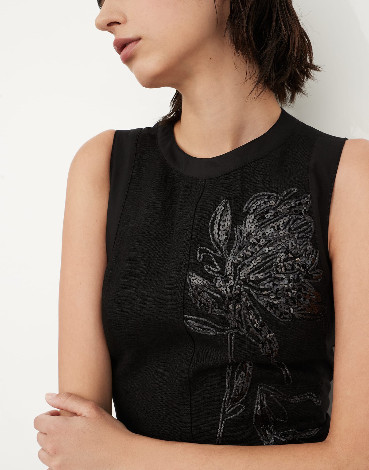 Linen canvas and techno cotton poplin dress with dazzling magnolia embroidery