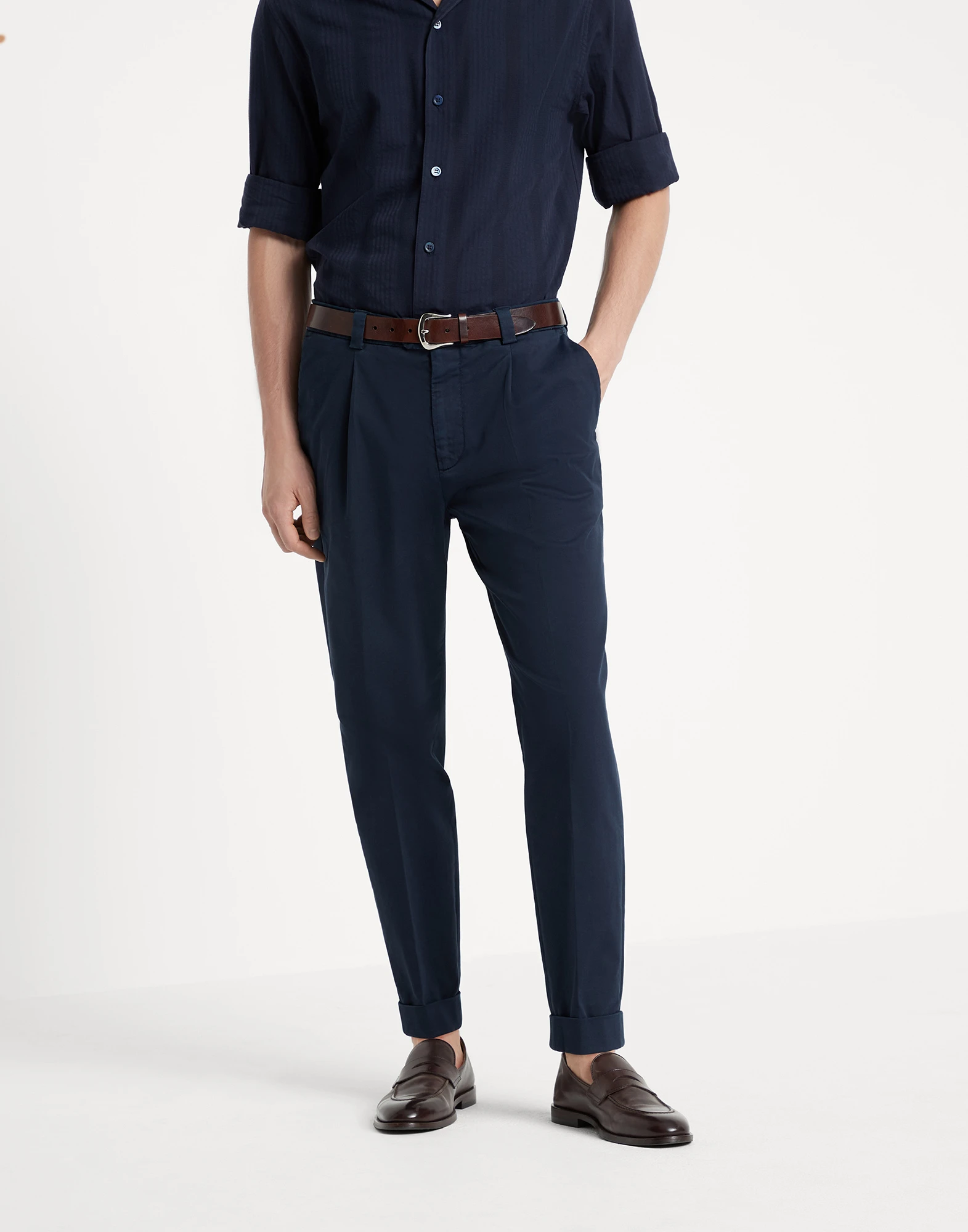 Garment-dyed leisure fit trousers in American Pima cotton comfort gabardine with pleat