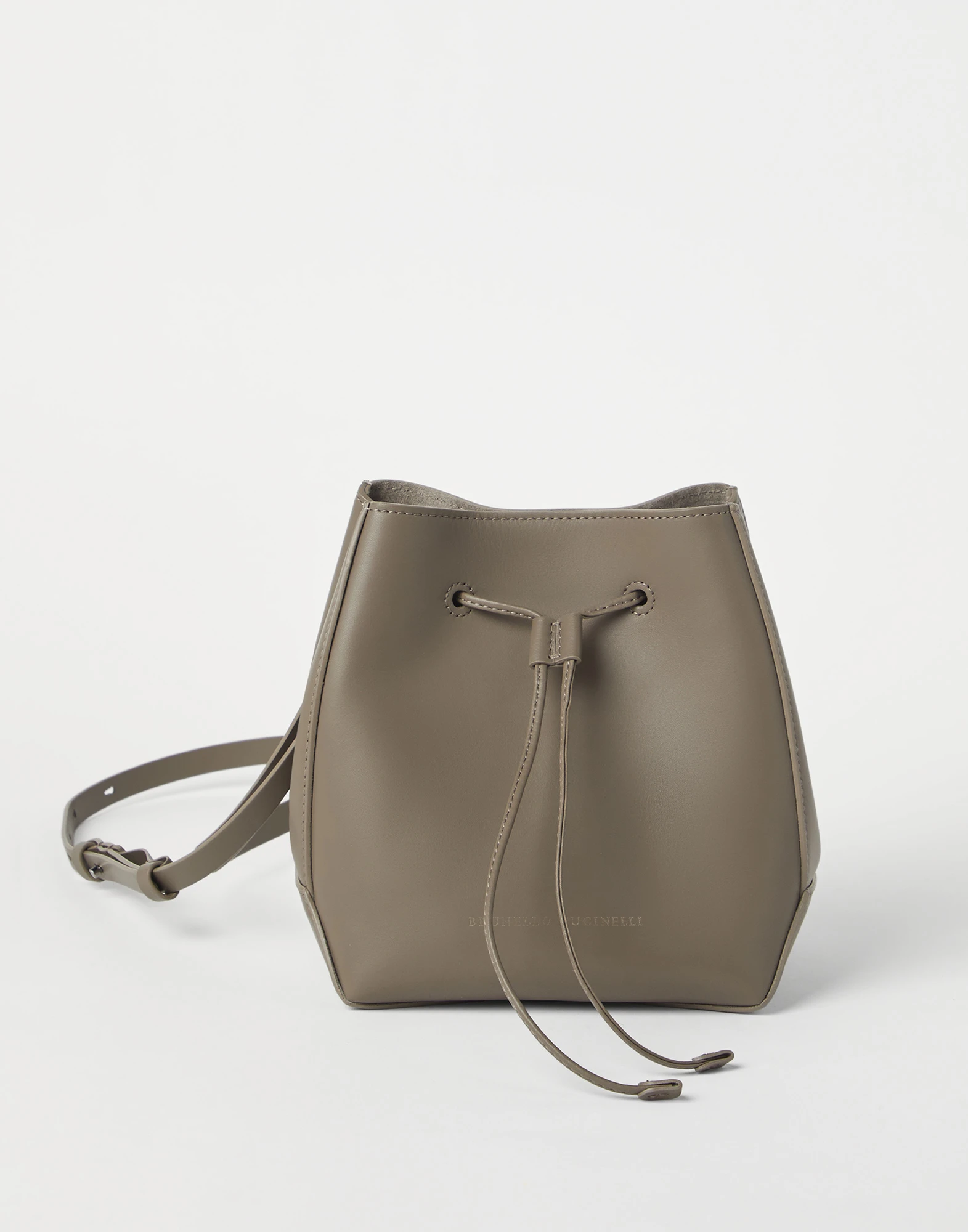 Calfksin bucket bag with monili