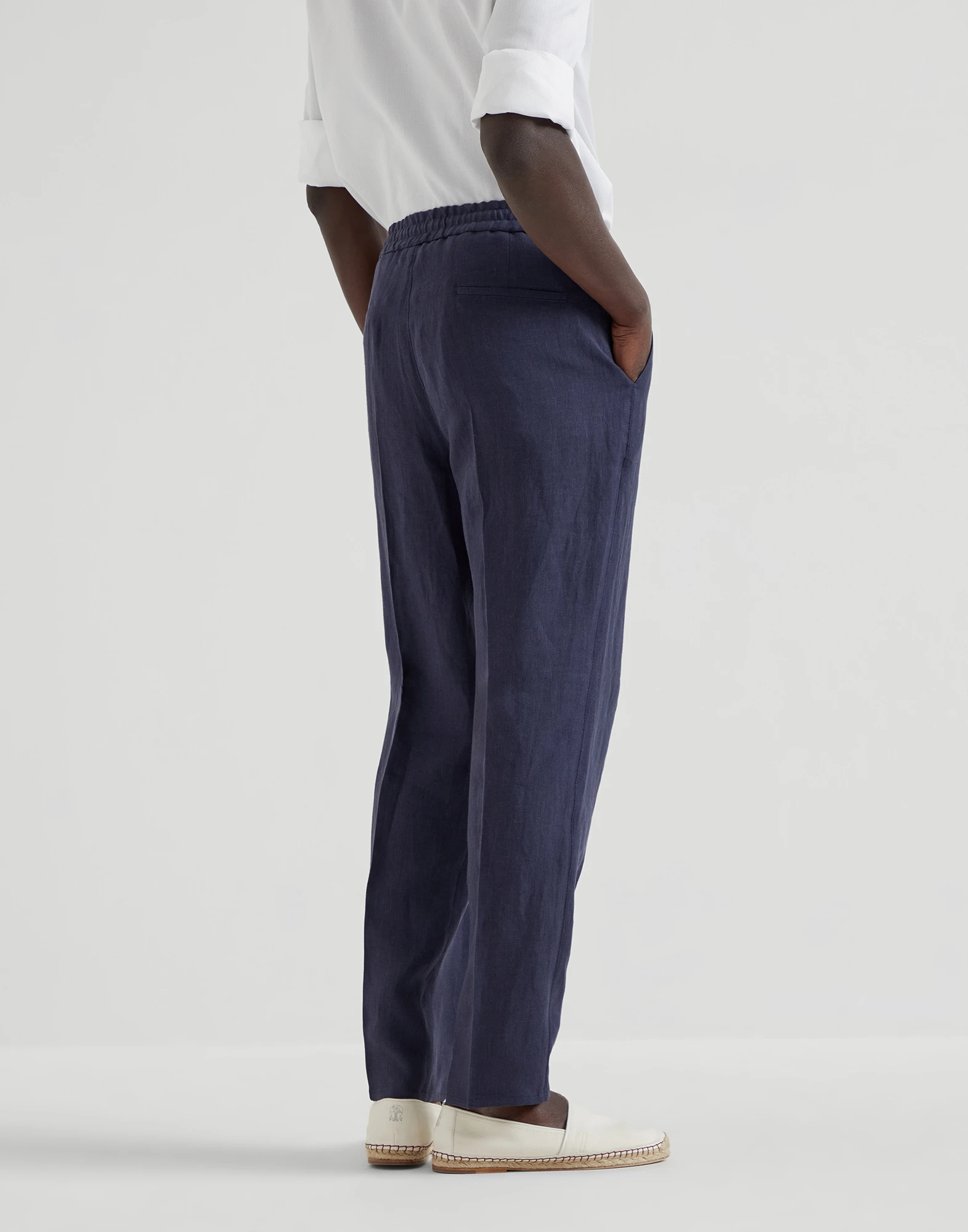 Leisure fit trousers with double pleats