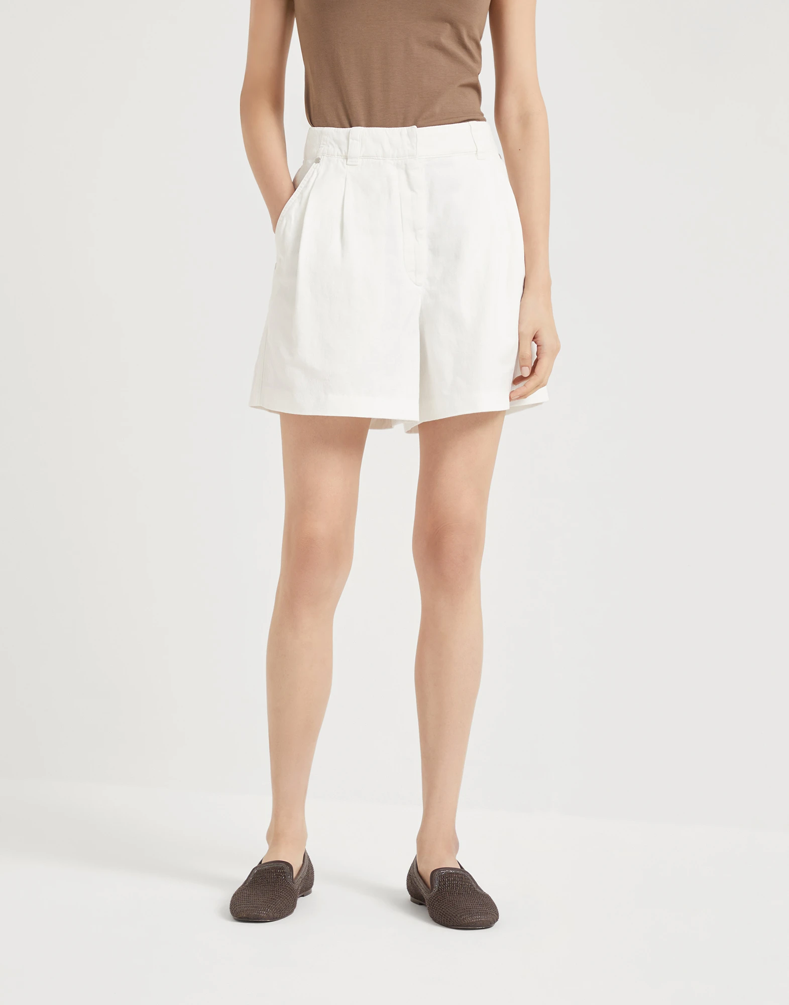 Baggy shorts with monili