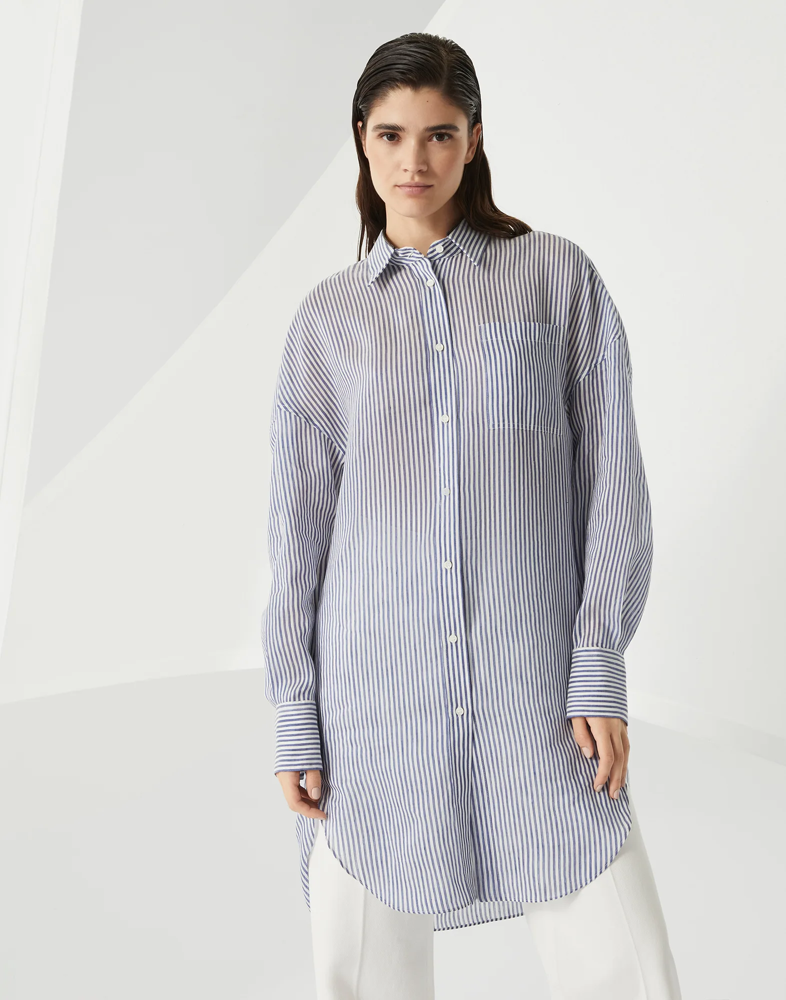 Long shirt with monili