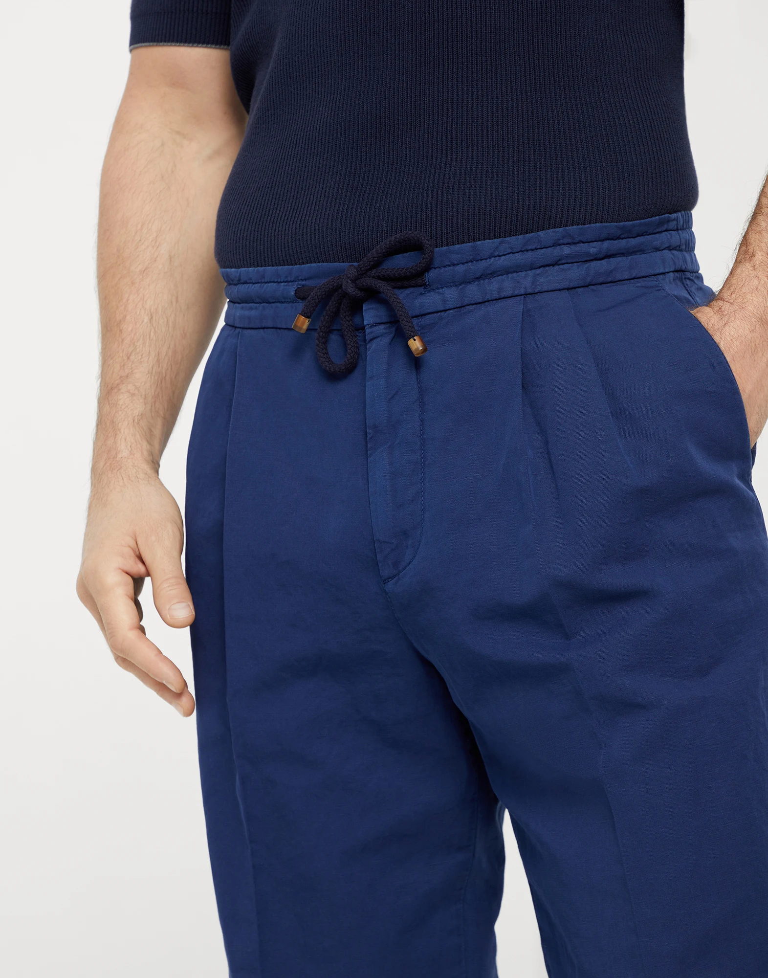 Garment-dyed leisure fit trousers in twisted linen and cotton gabardine with drawstring and double pleats