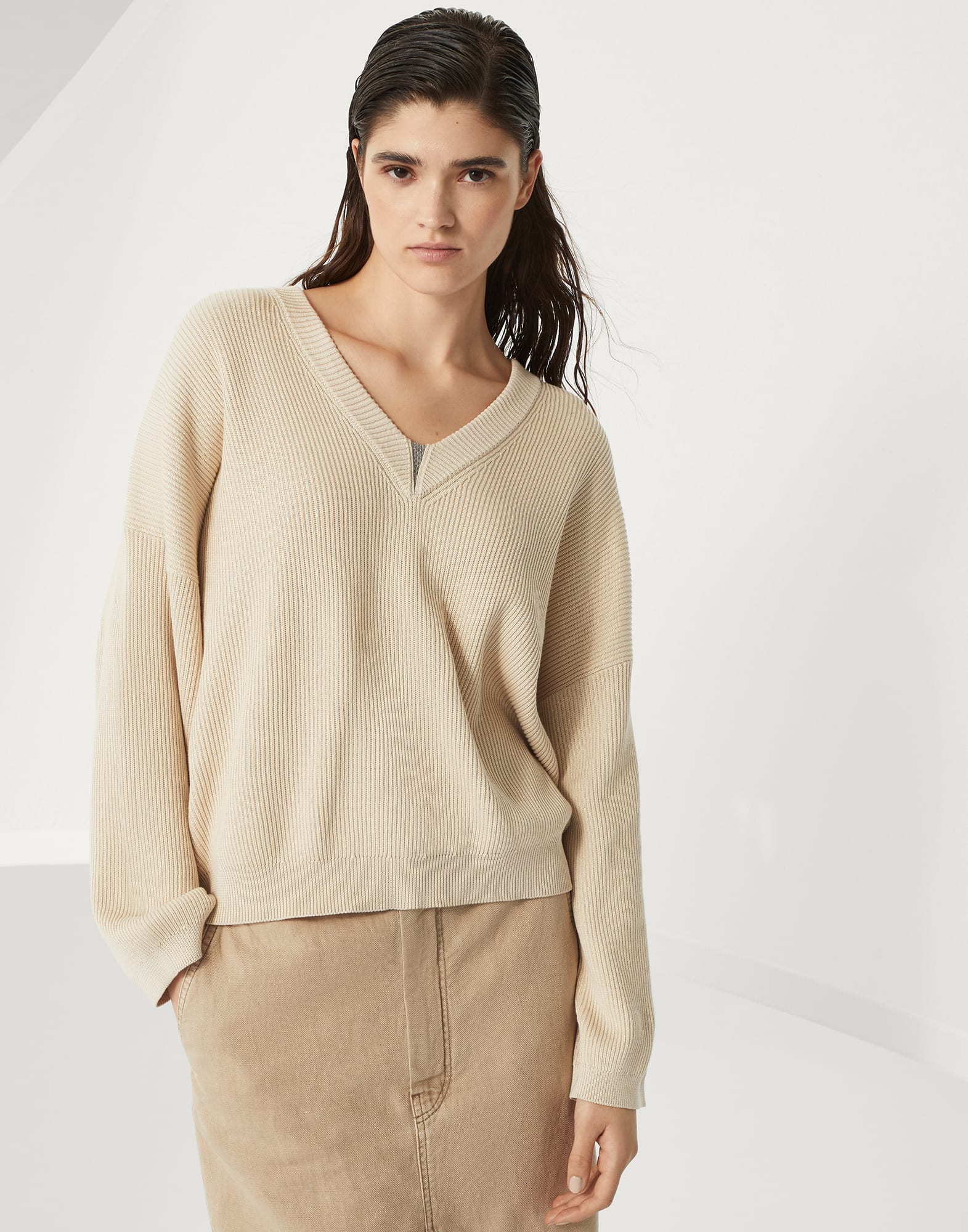 Sweater with monili