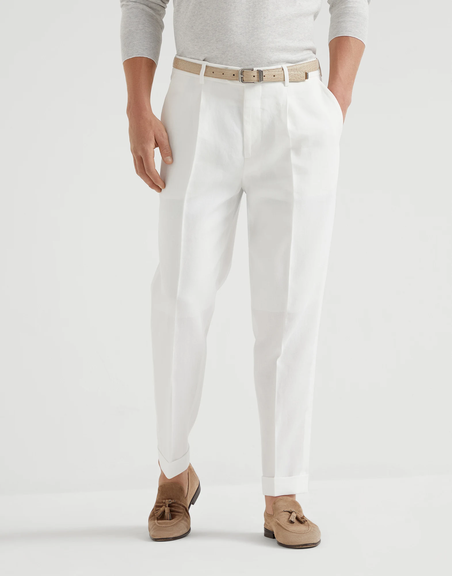 Leisure fit trousers with pleats