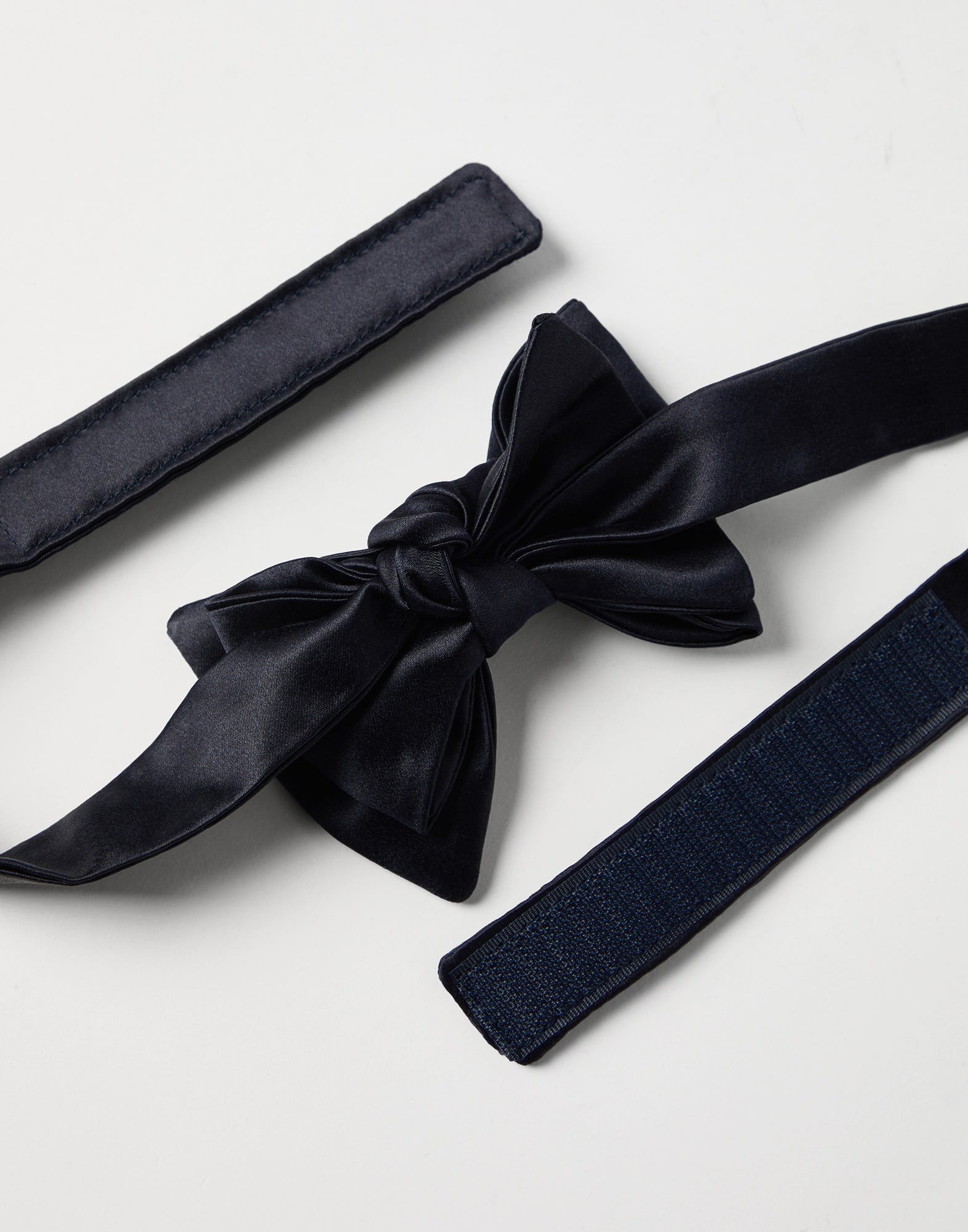 Cotton and silk satin bow tie