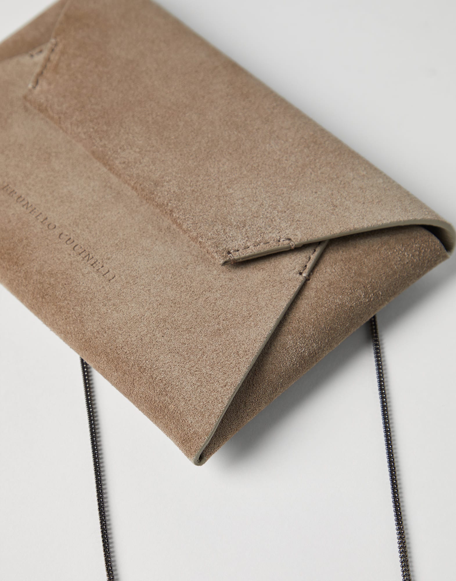 Suede envelope bag with precious chain