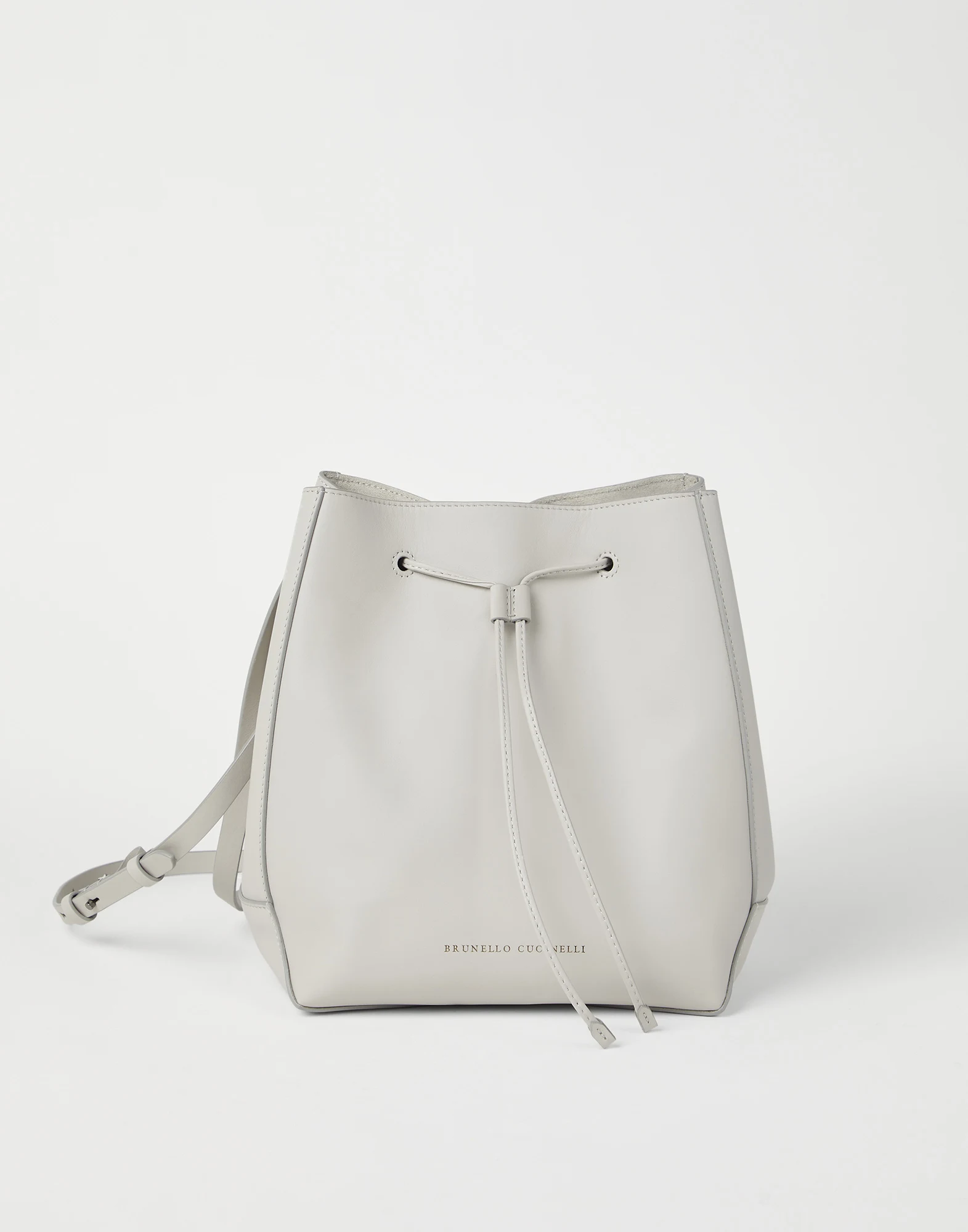 Calfksin bucket bag with monili