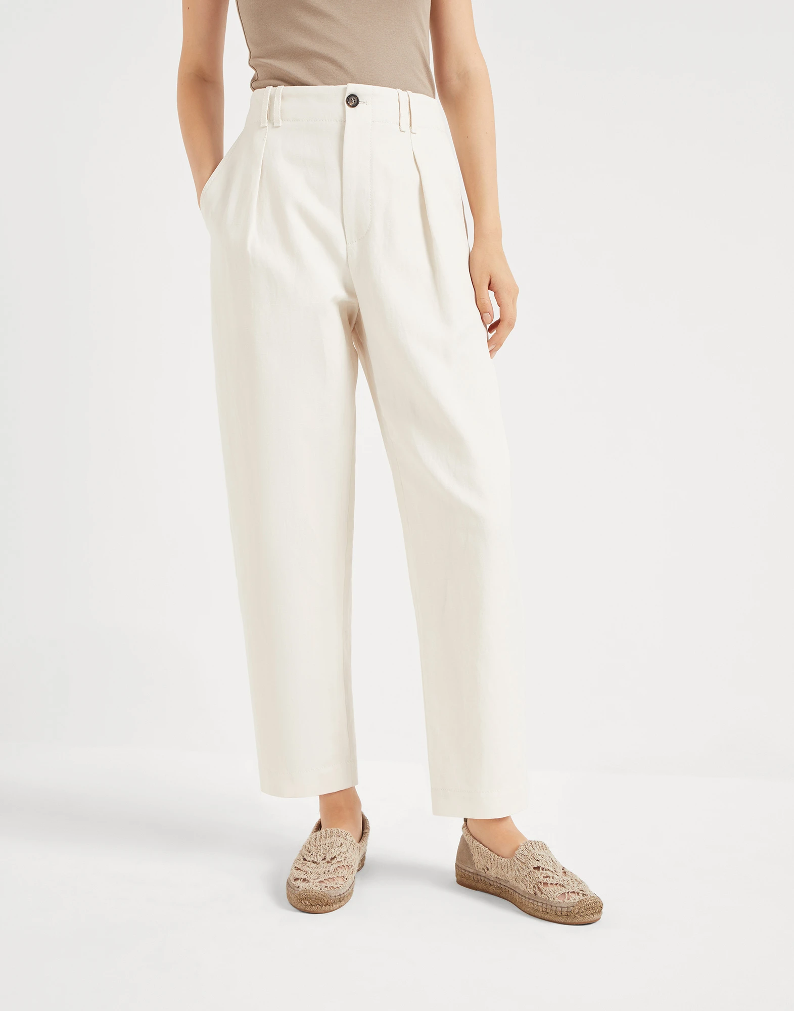 Pleated Chino trousers
