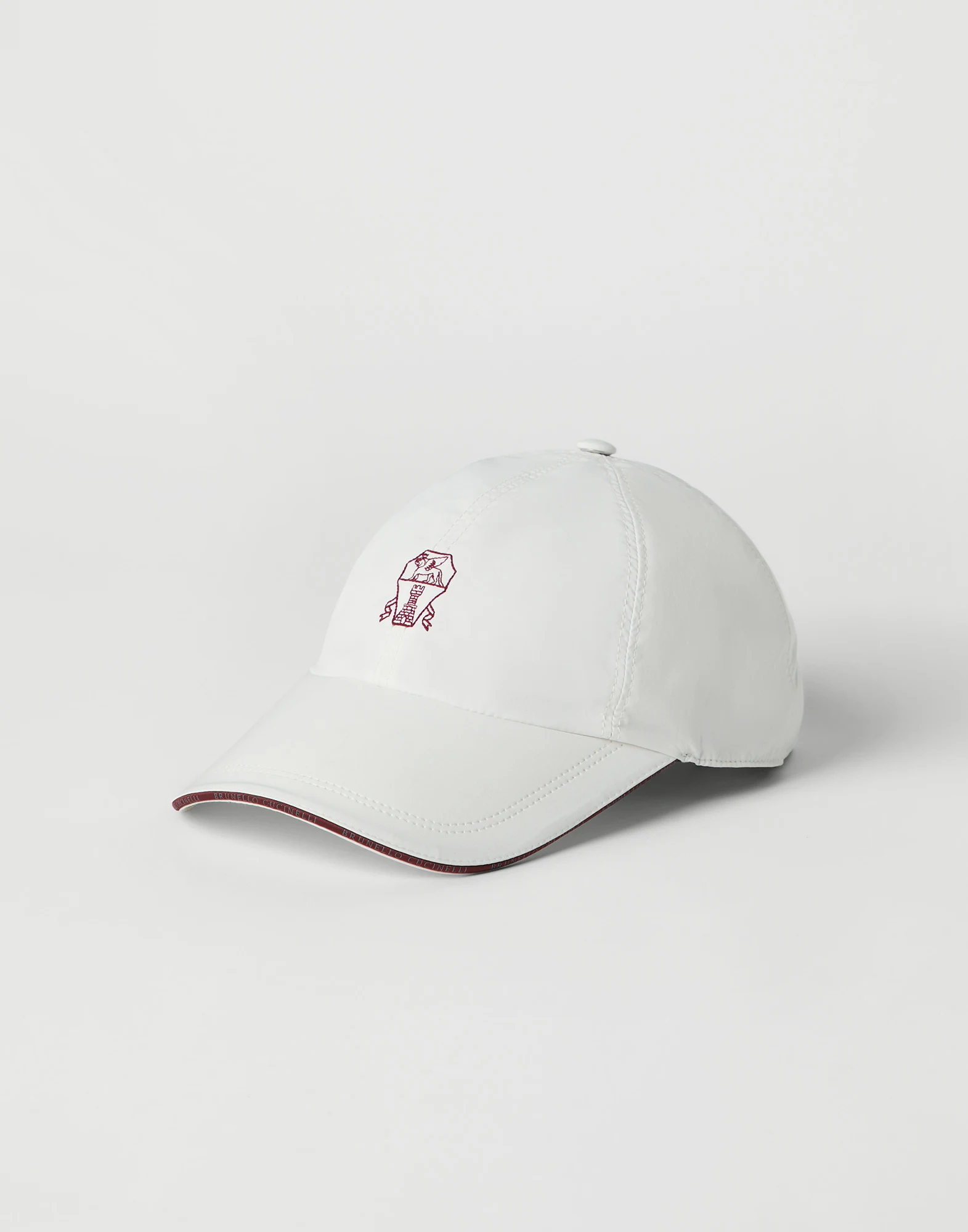 Water-resistant microfiber baseball cap with contrast details and embroidered logo