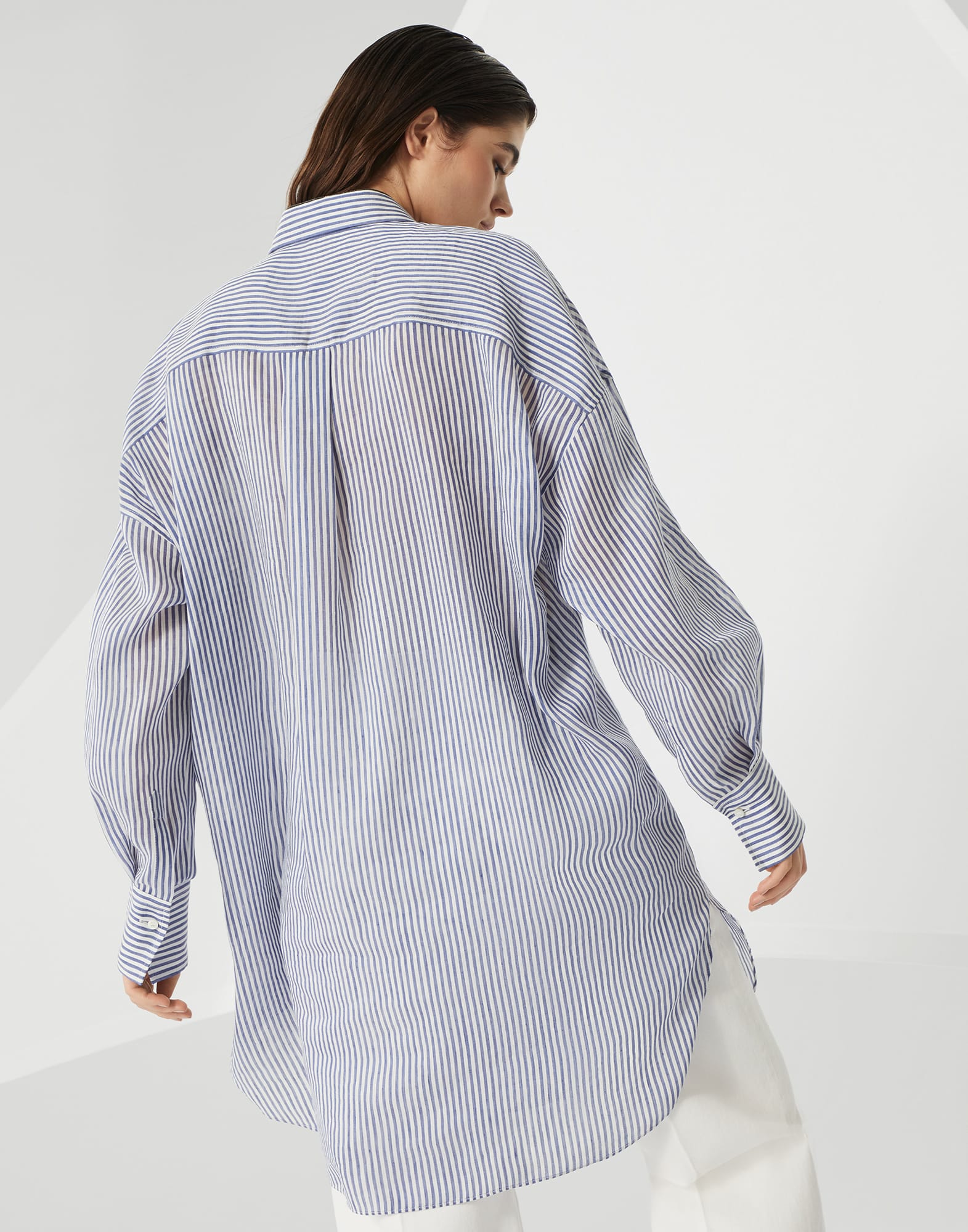 Long shirt with monili