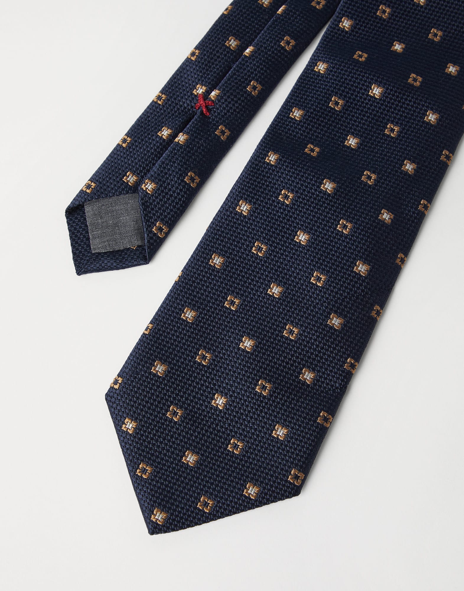 Silk tie with geometric pattern