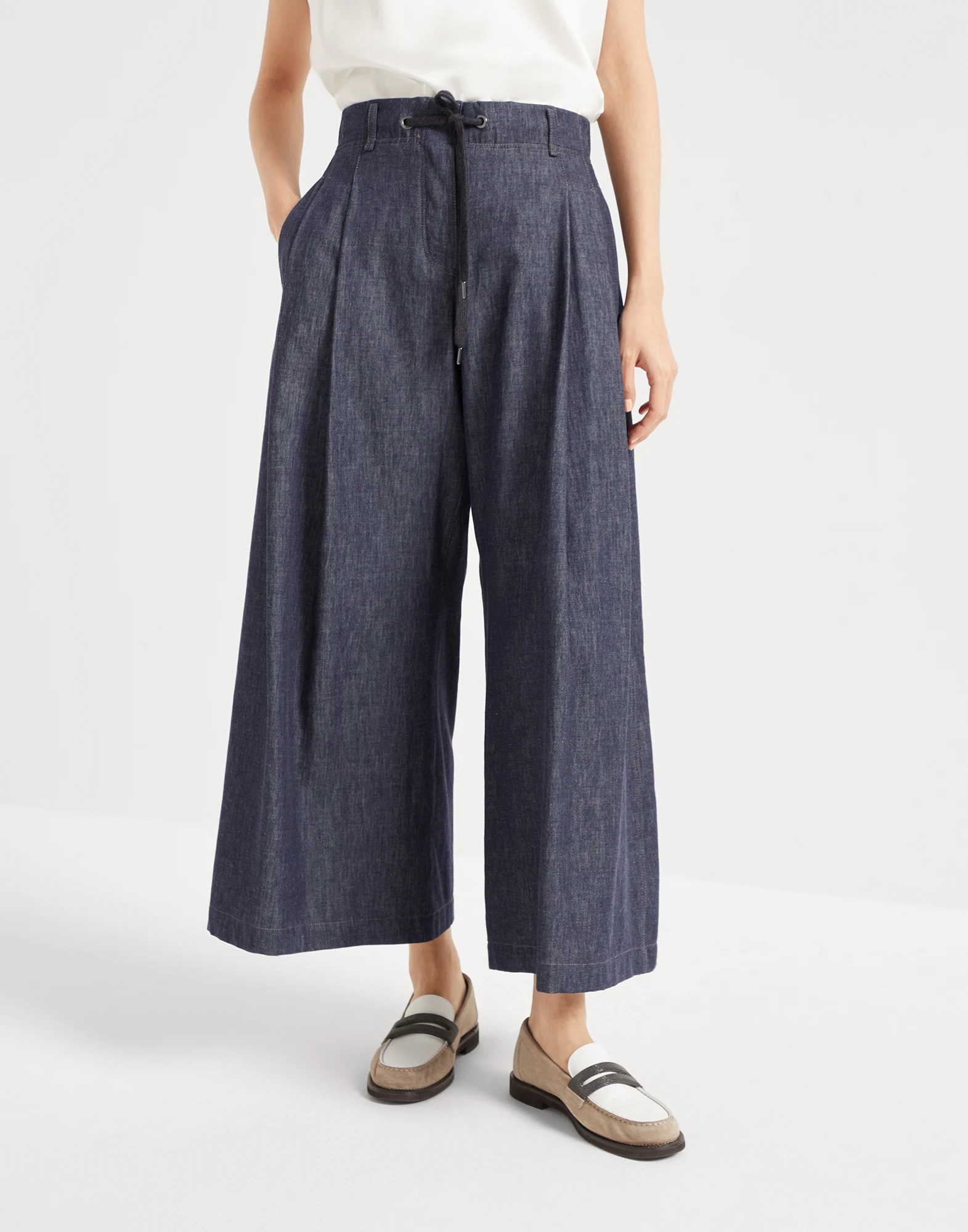 Wide Pleated trousers