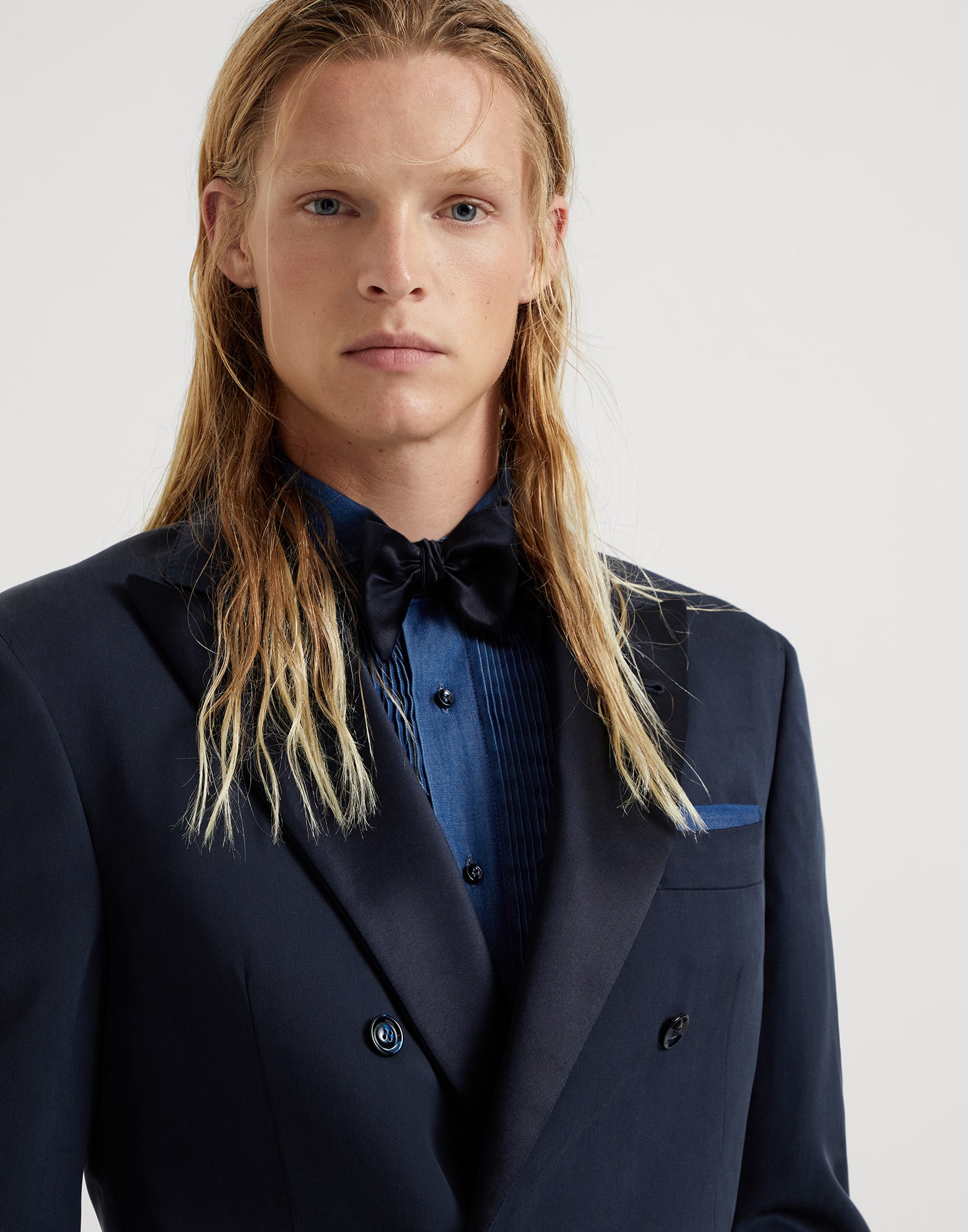Delave silk twill tuxedo with one-and-a-half breasted jacket and double-pleated trousers