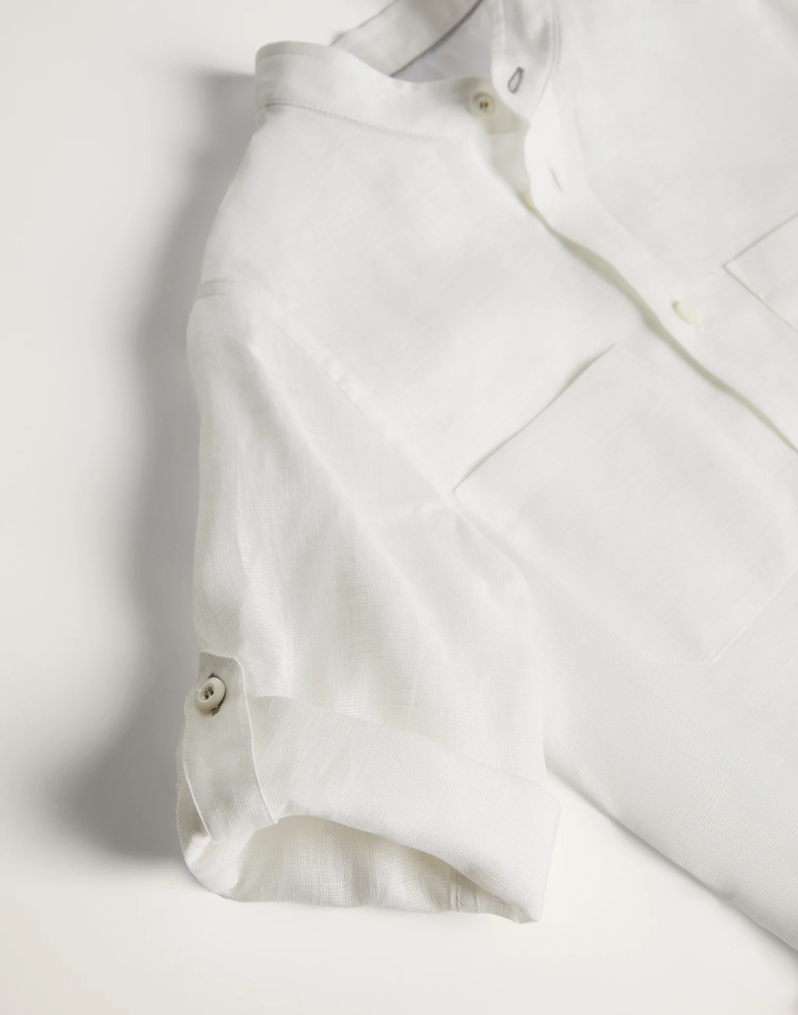 Linen shirt with mandarin collar and chest pockets