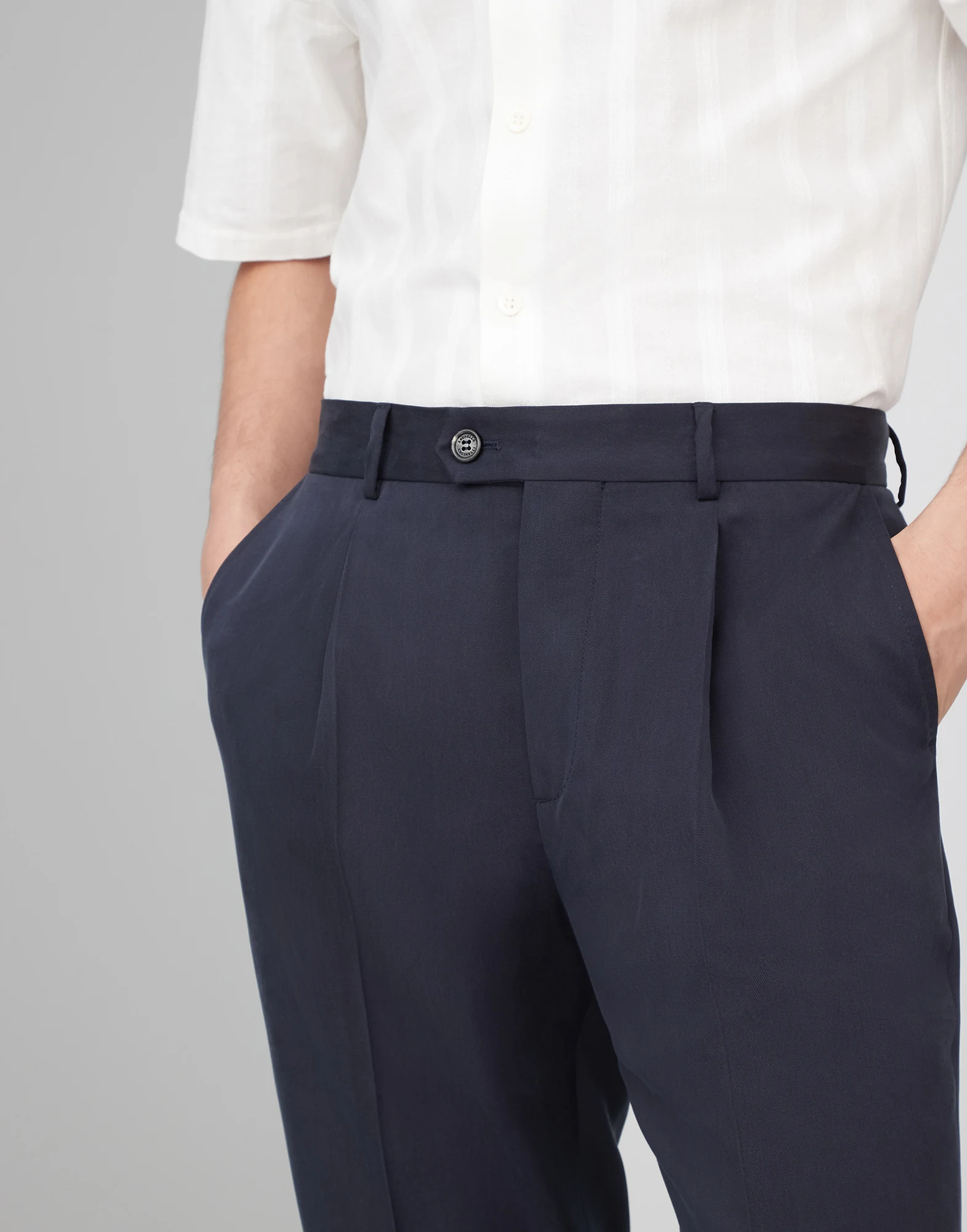 Delave silk twill leisure fit trousers with pleat