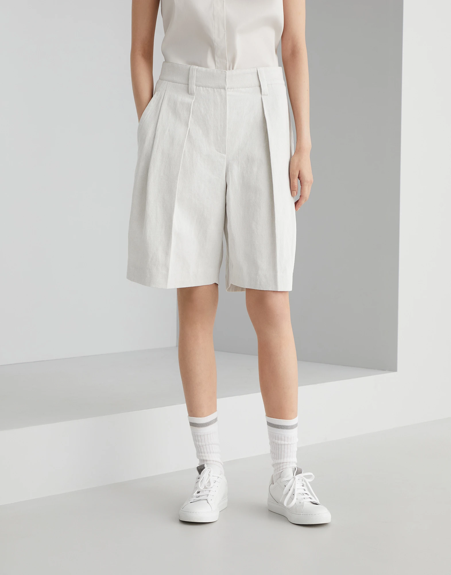 Cotton and linen gabardine city Bermuda shorts with monili