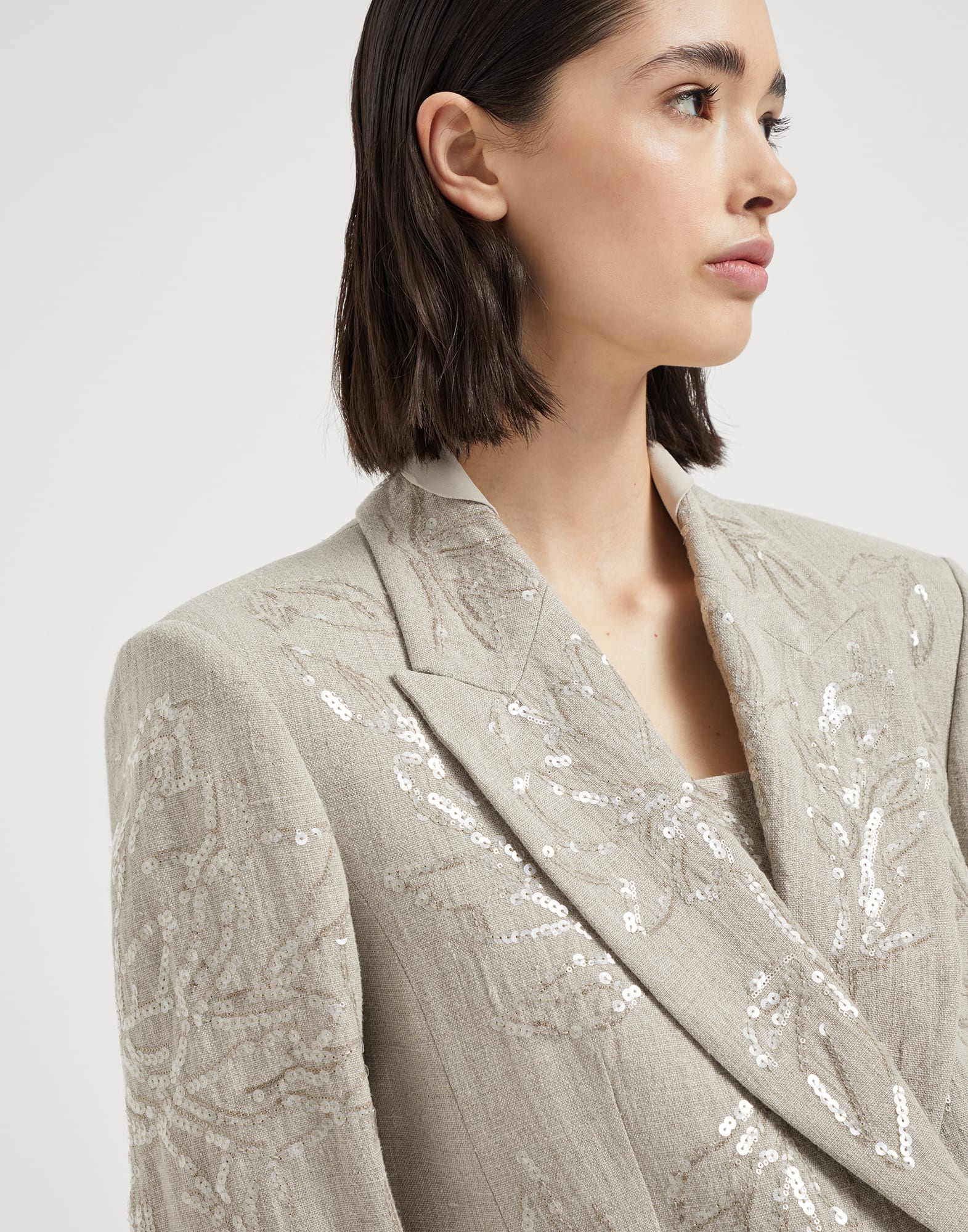 Linen canvas blazer with dazzling flower embroidery