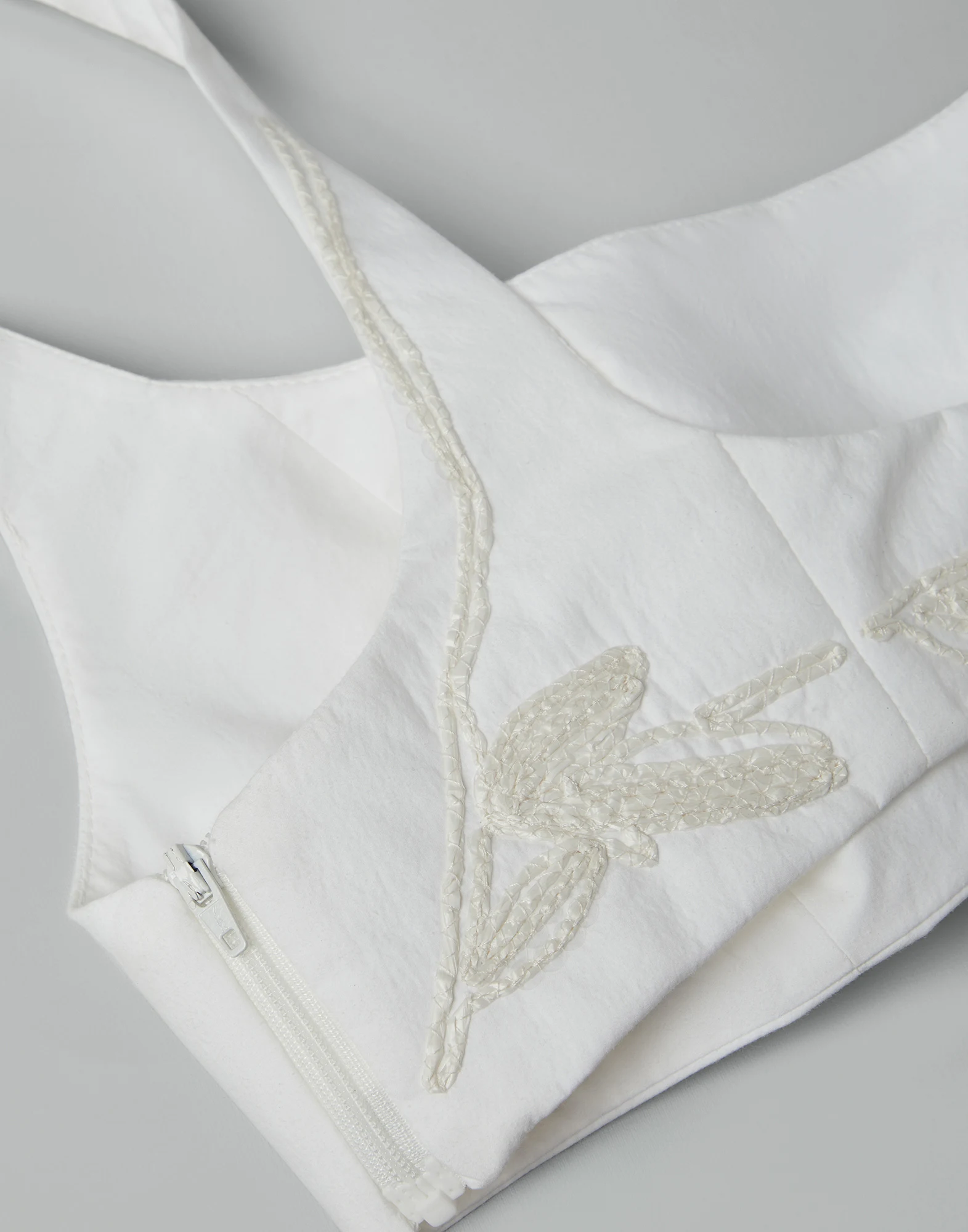 Lightweight wrinkled cotton poplin crop top with dazzling magnolia embroidery