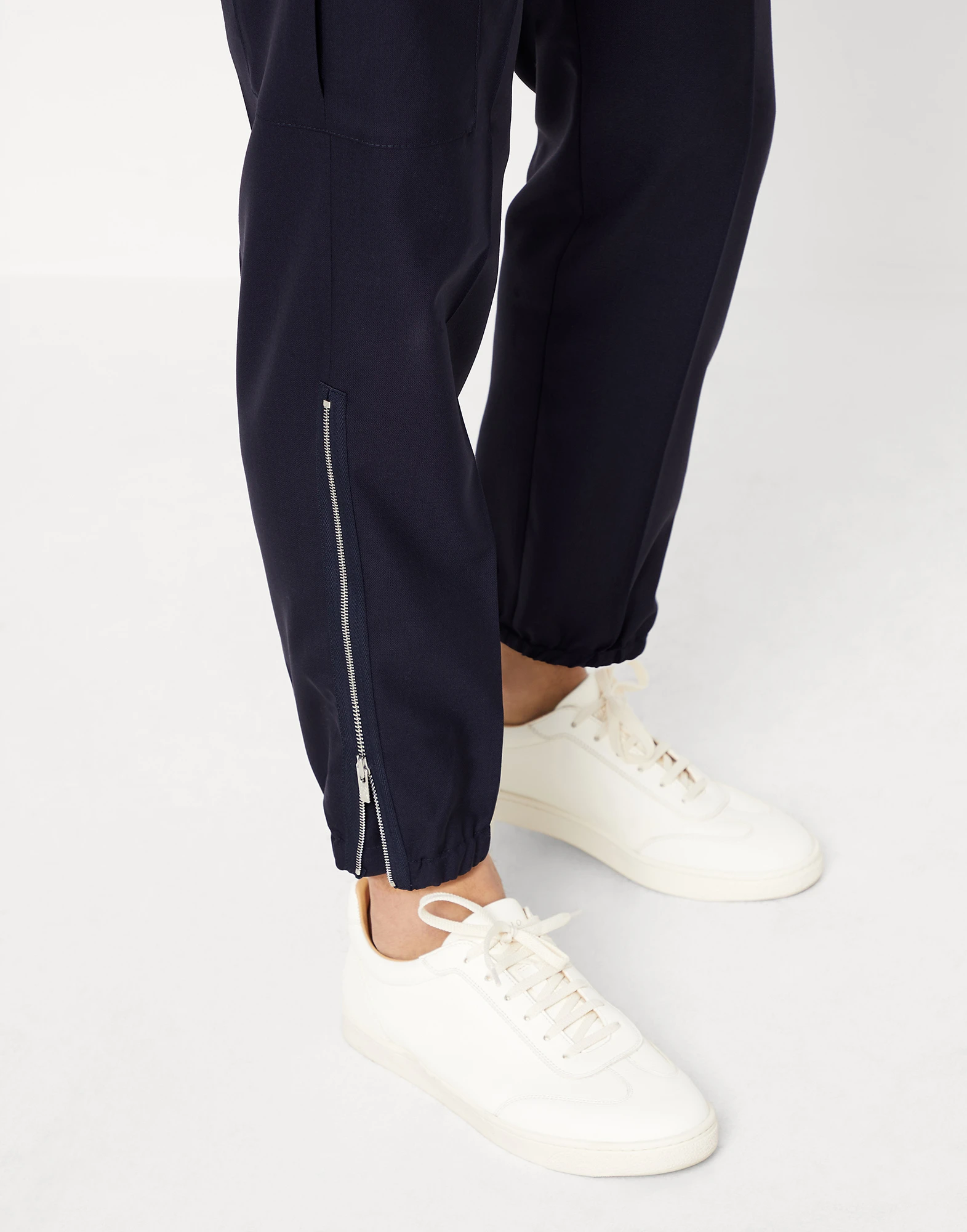 Virgin wool fresco ergonomic fit trousers with pleats, cargo pockets and zipper cuffs