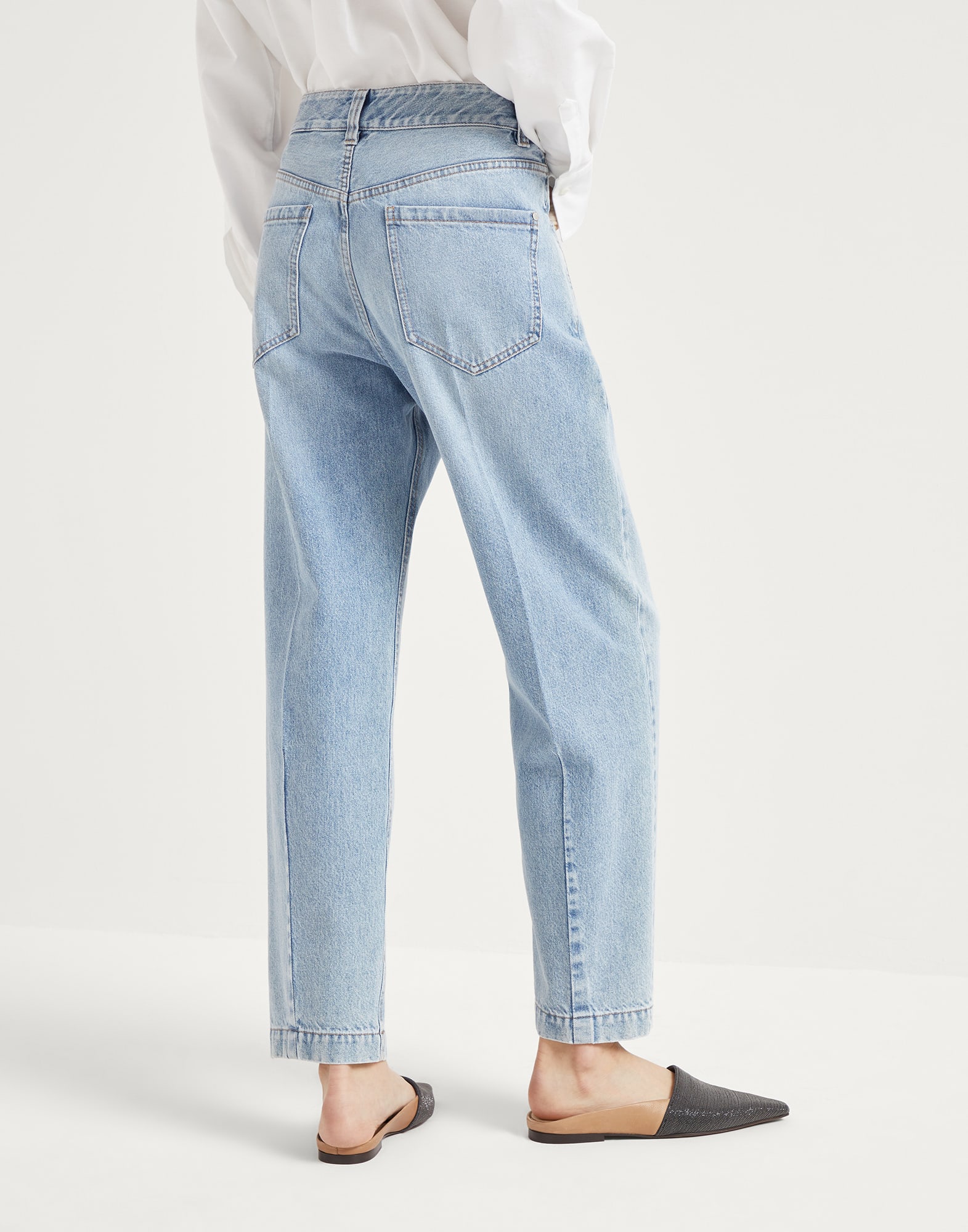 Loose trousers