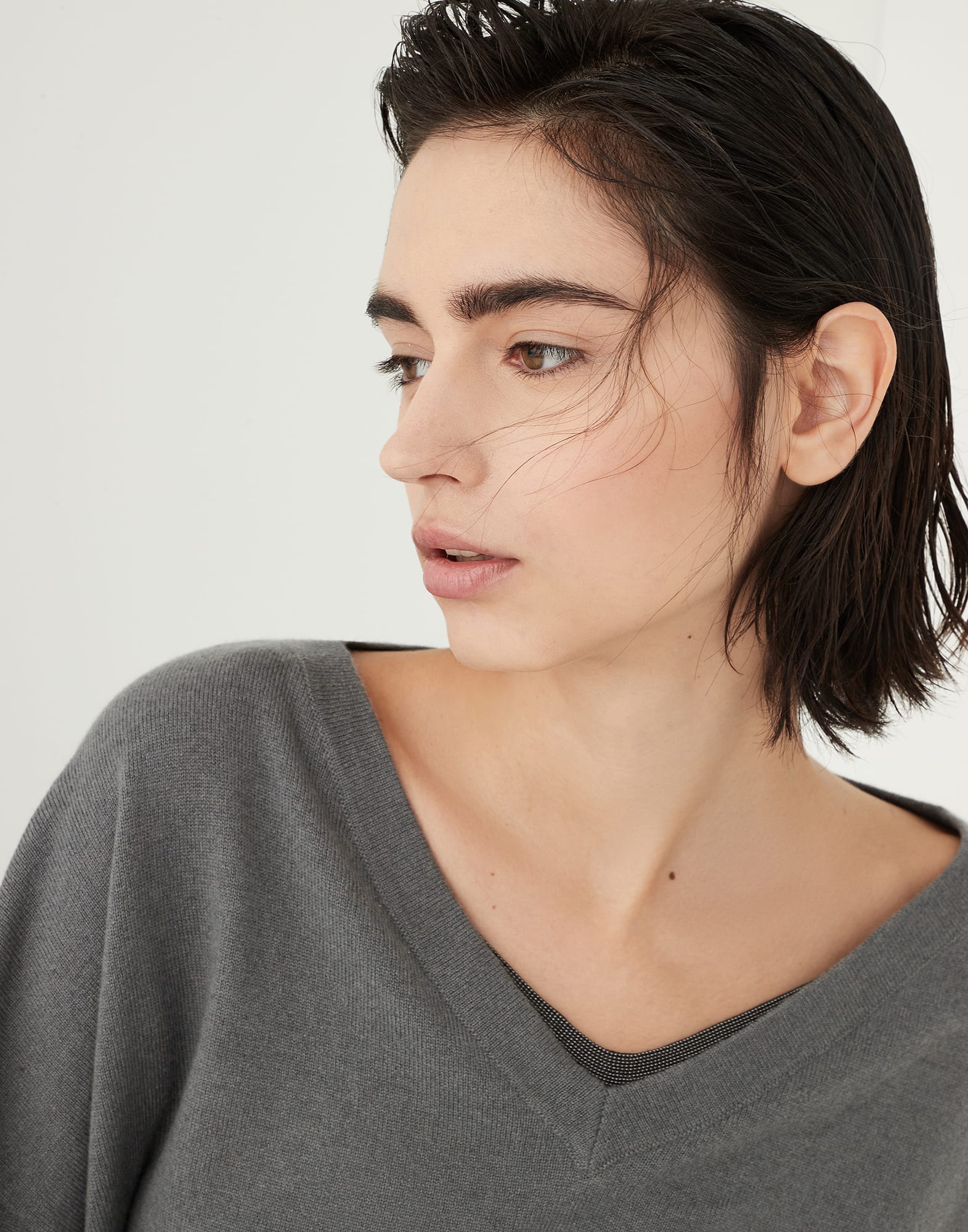 Cashmere sweater with shiny collar detail
