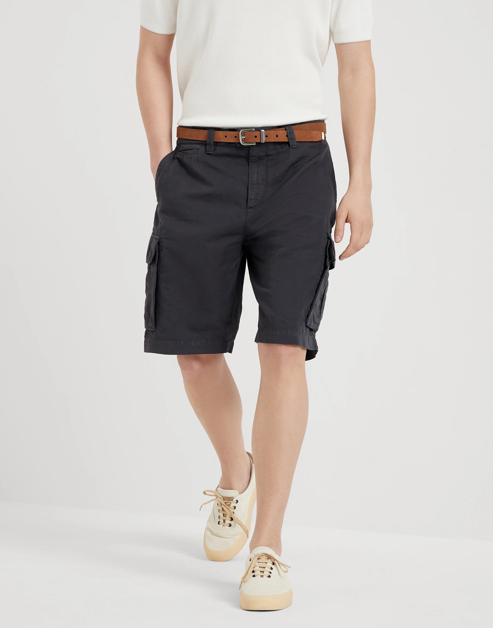 Garment-dyed Bermuda shorts in twisted linen and cotton gabardine with cargo pockets