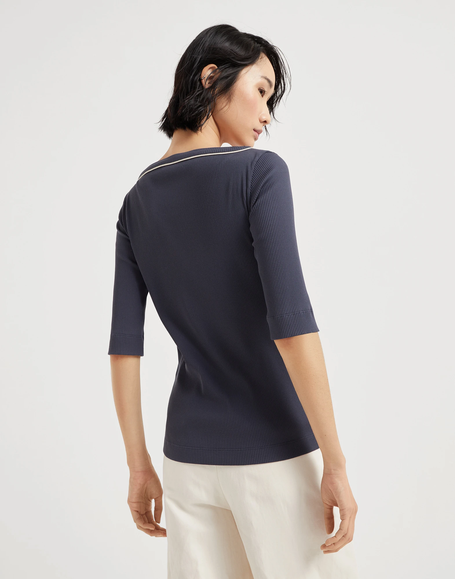 T-shirt with monili