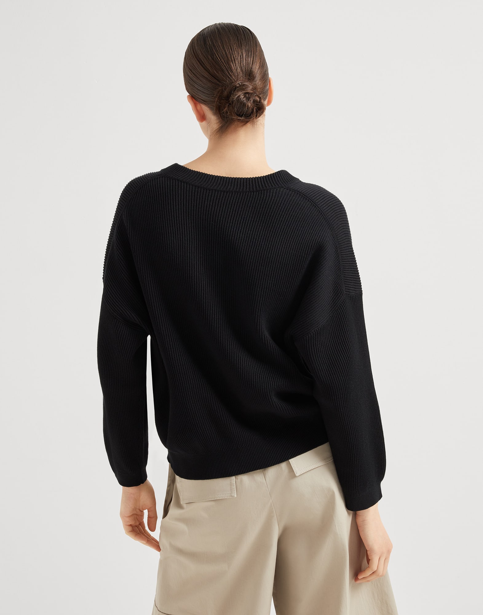 Sweater with monili