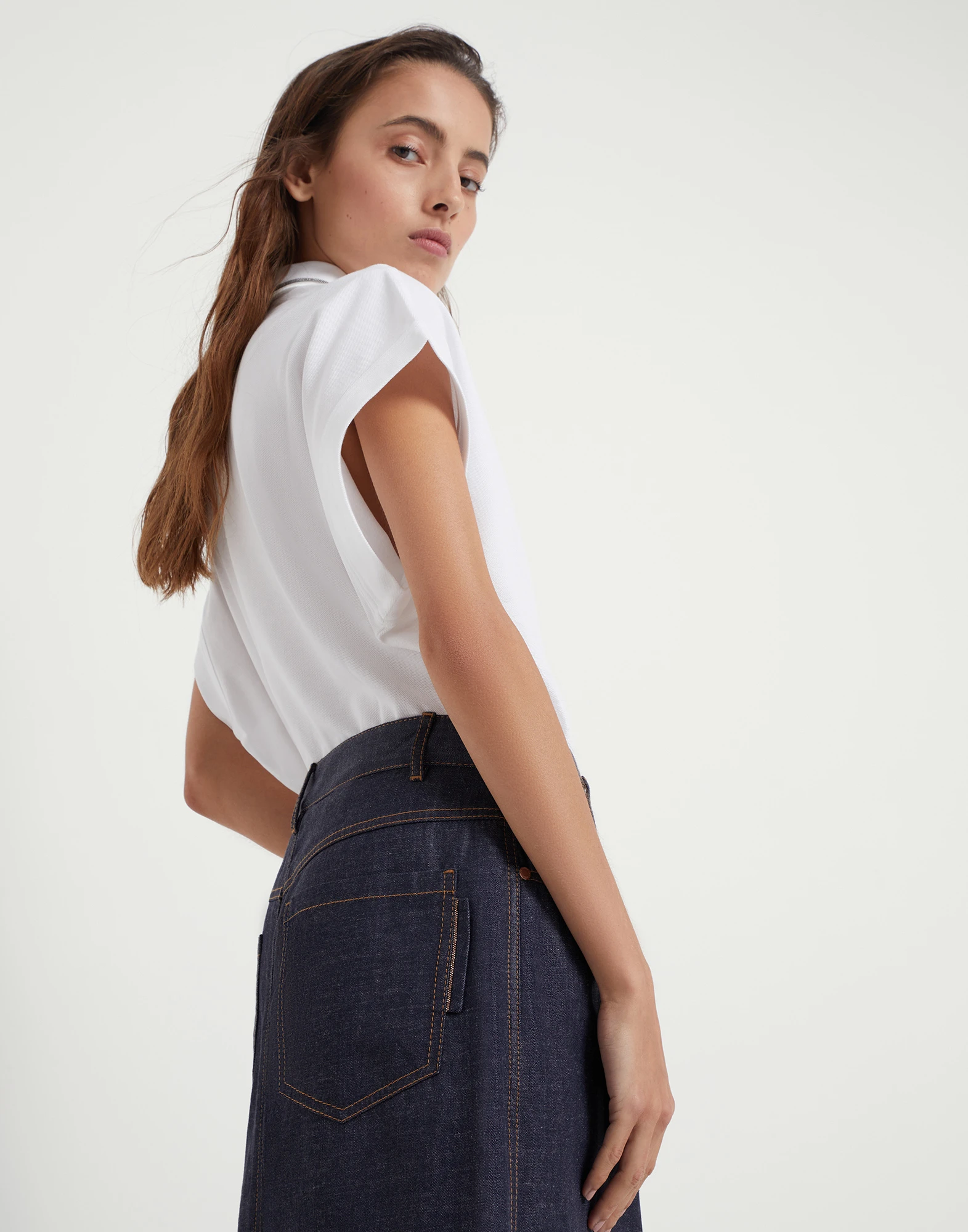 Lightweight wet-effect denim long five-pocket skirt with shiny tab