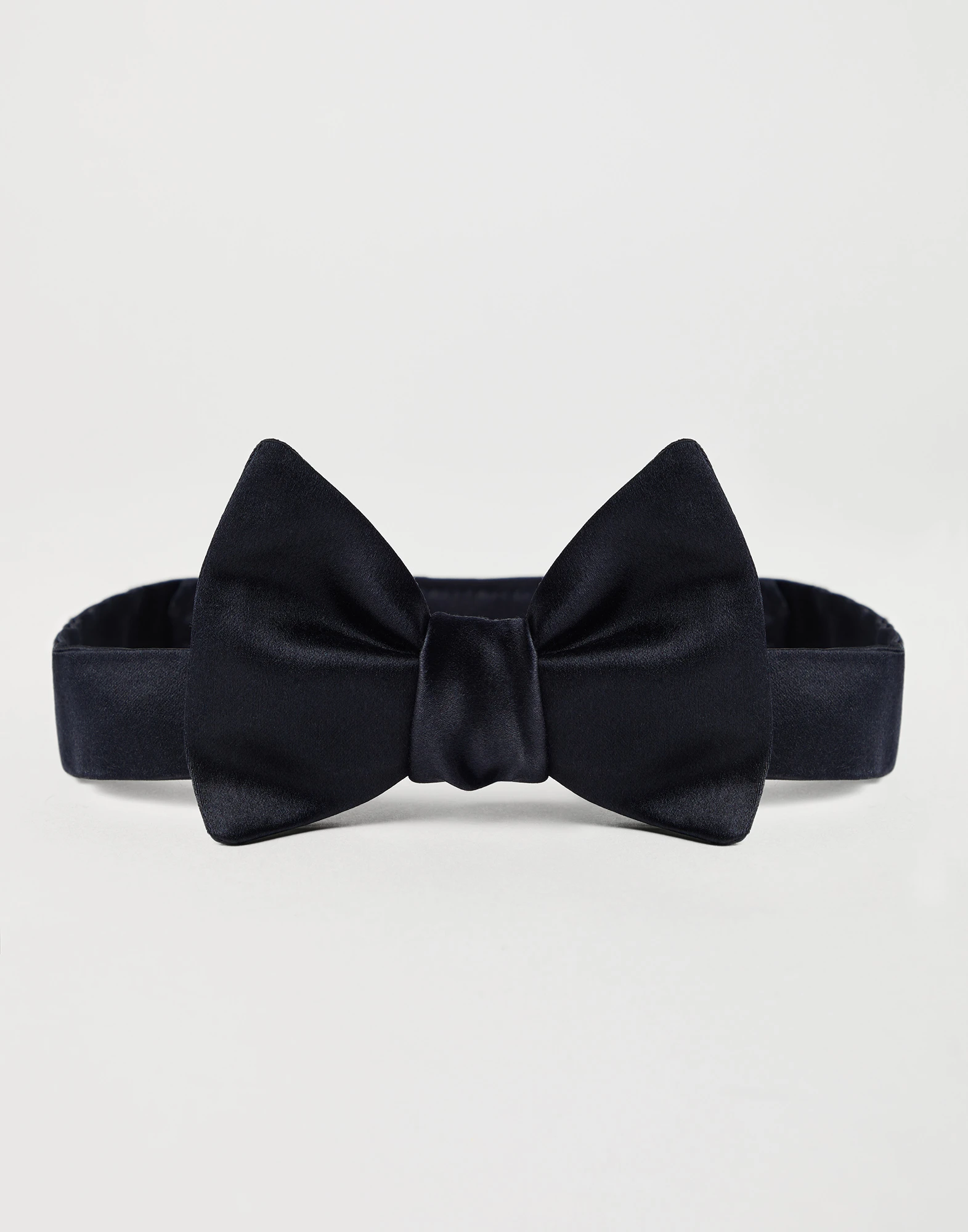Cotton and silk satin bow tie