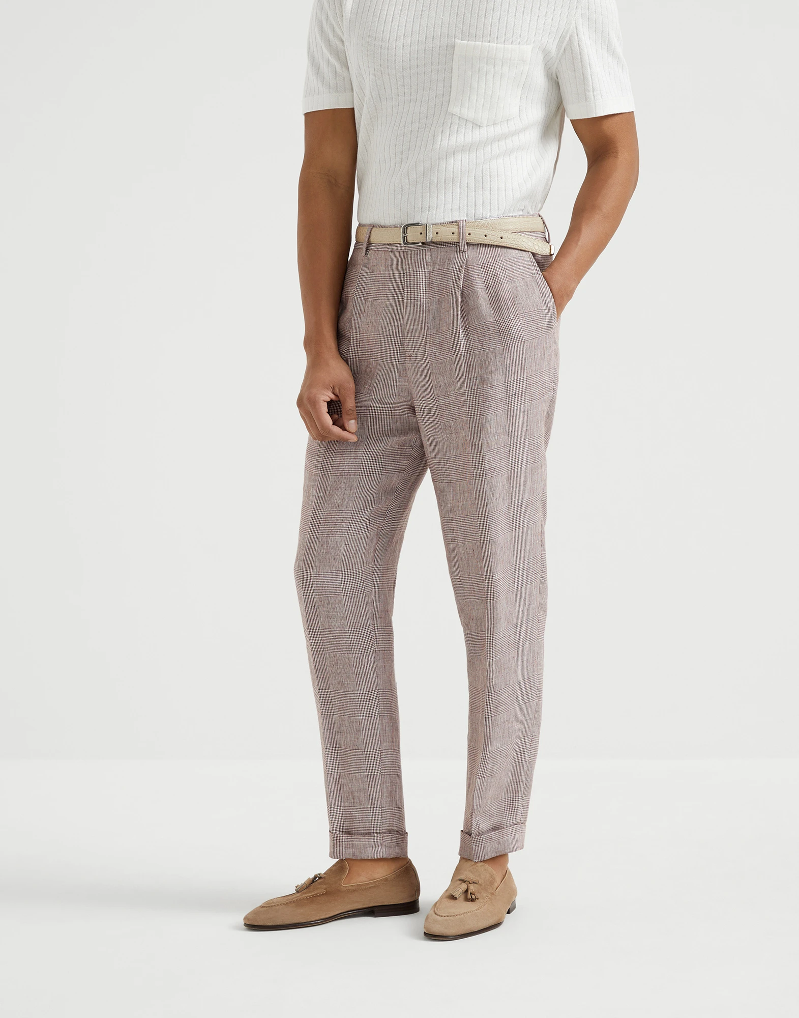 Trousers with pleats