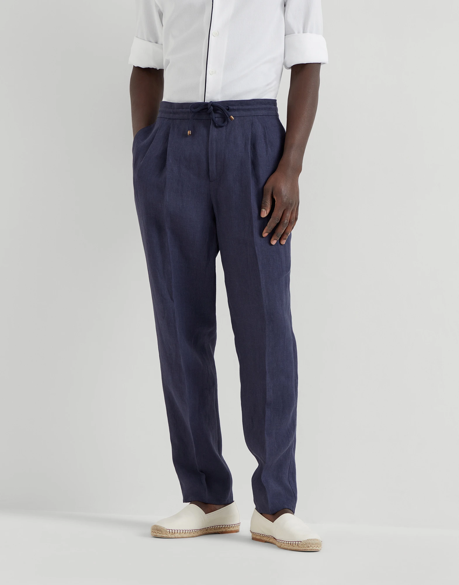 Leisure fit trousers with double pleats