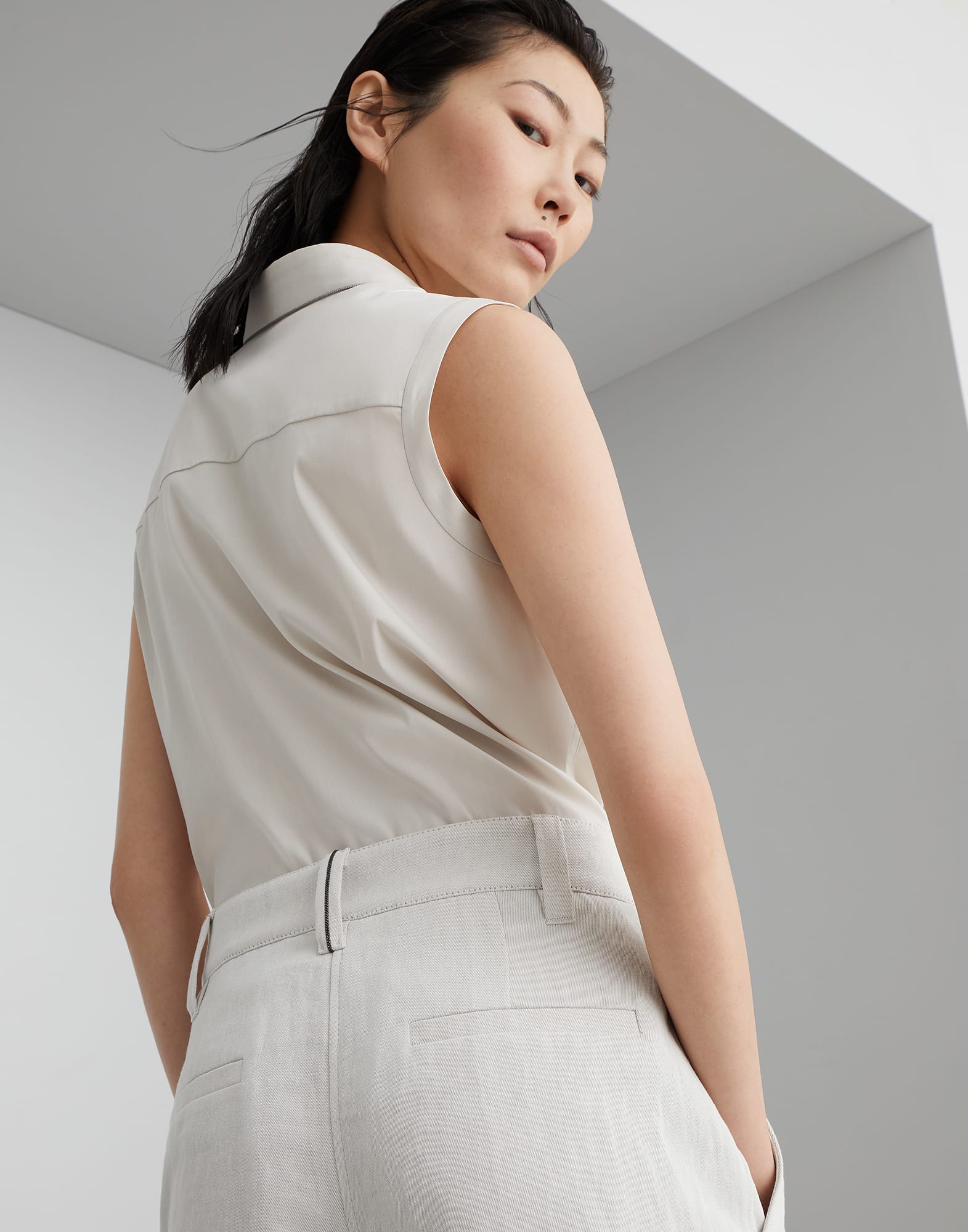 Cotton and linen gabardine city Bermuda shorts with monili