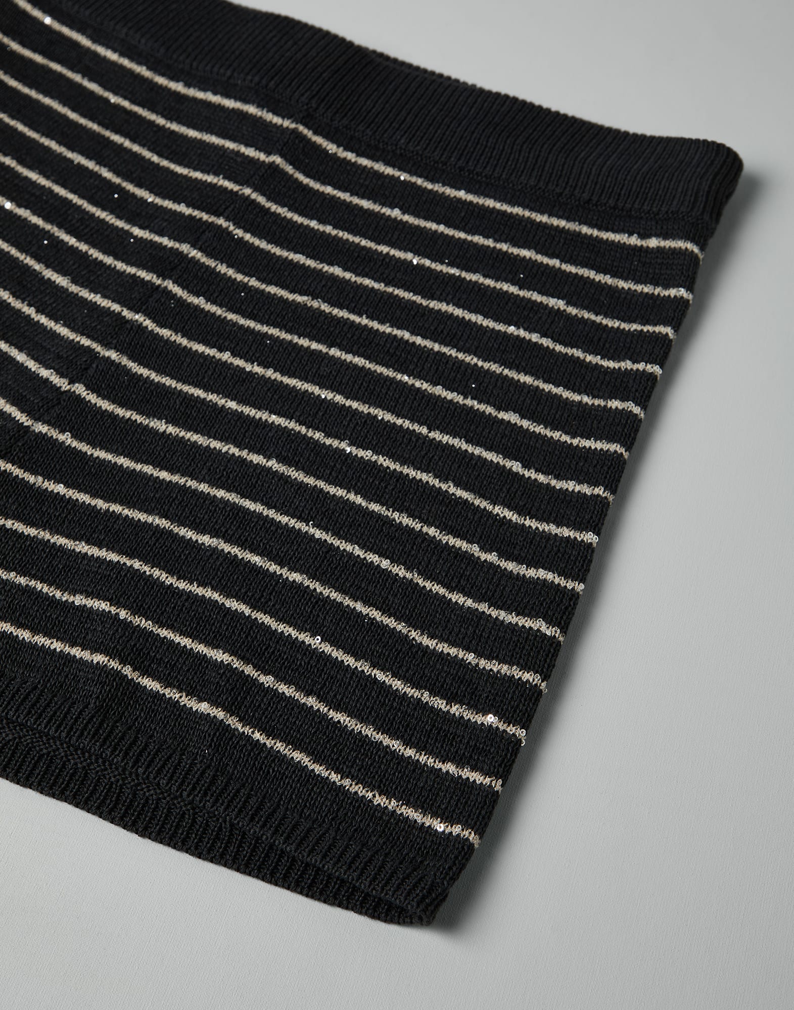 Cotton dazzling stripes knit shorts