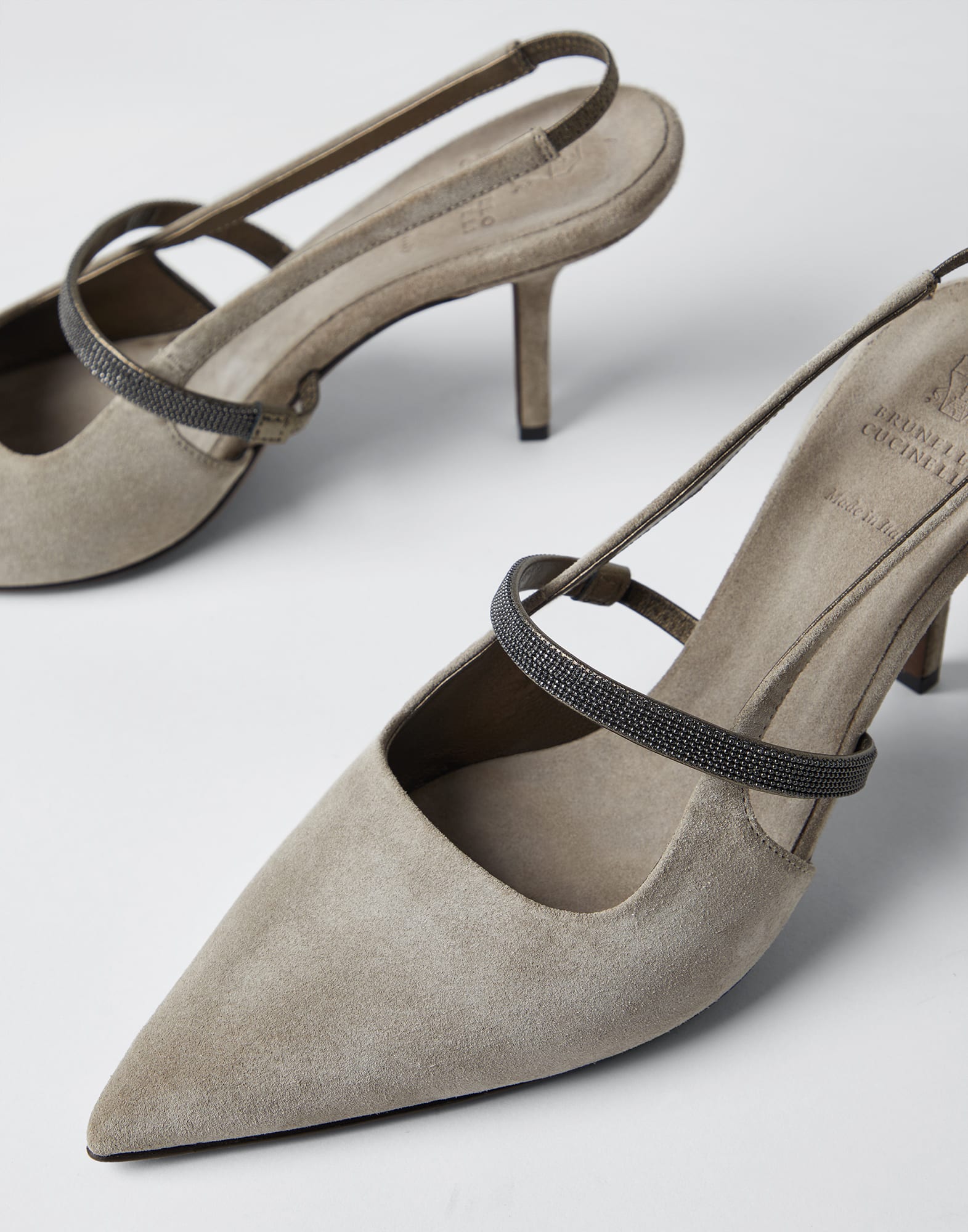 Suede heels with precious strap