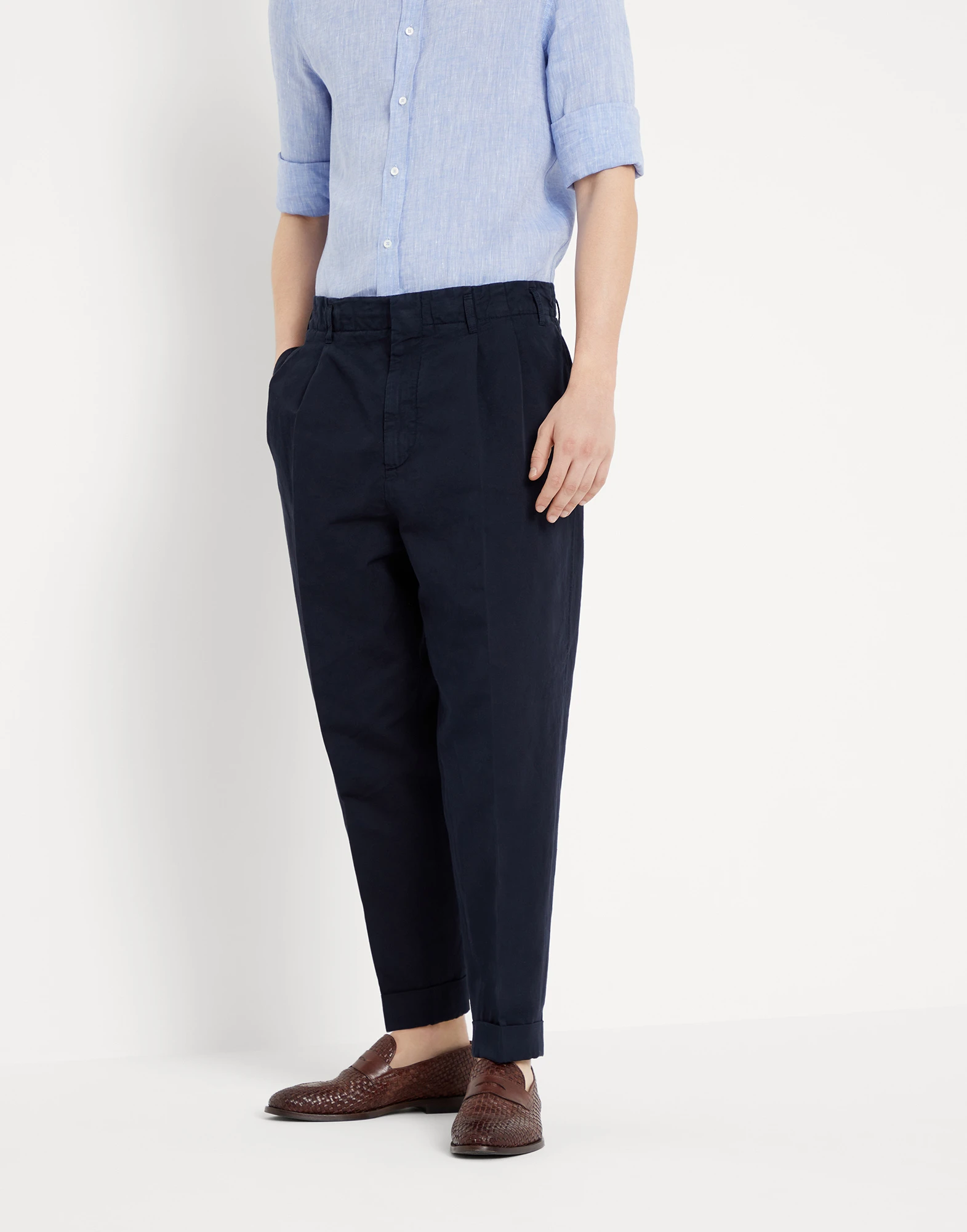 Garment-dyed twisted linen and cotton gabardine relaxed fit trousers with double pleats