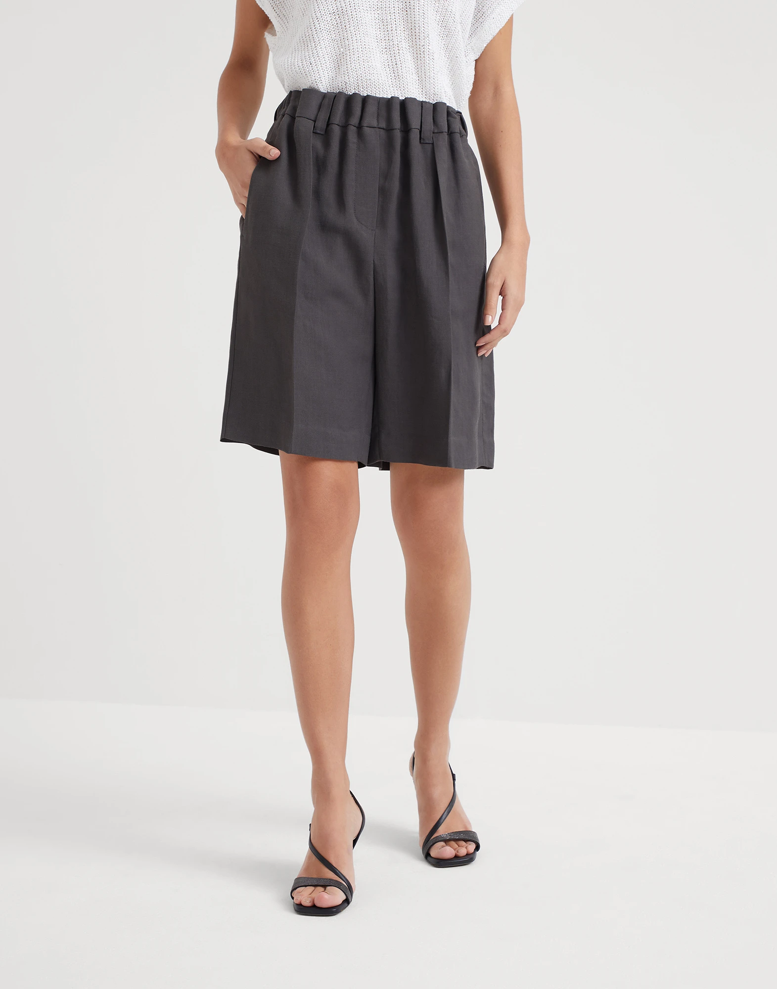 Viscose and linen fluid twill gathered waist Bermuda shorts