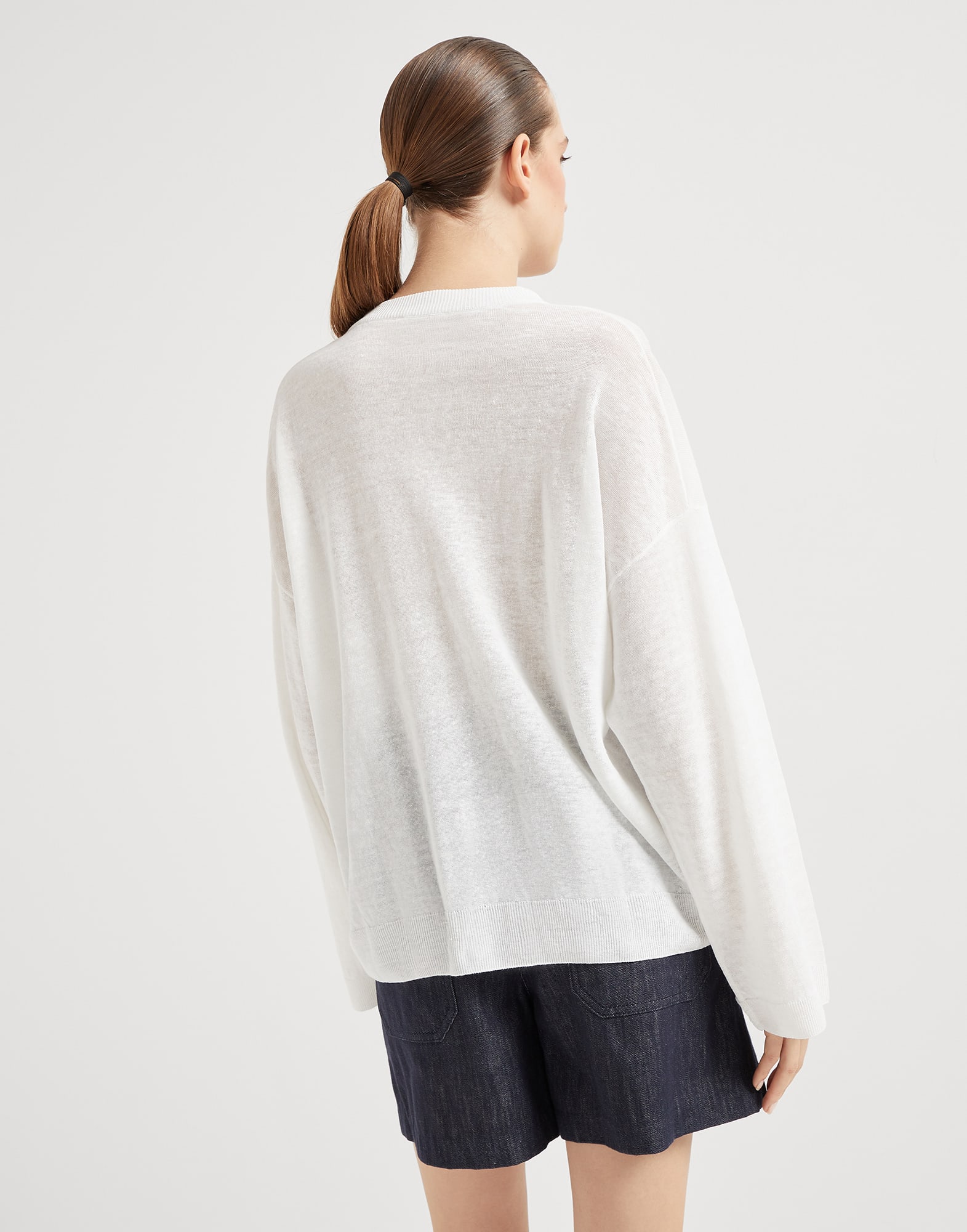 Sweater with monili