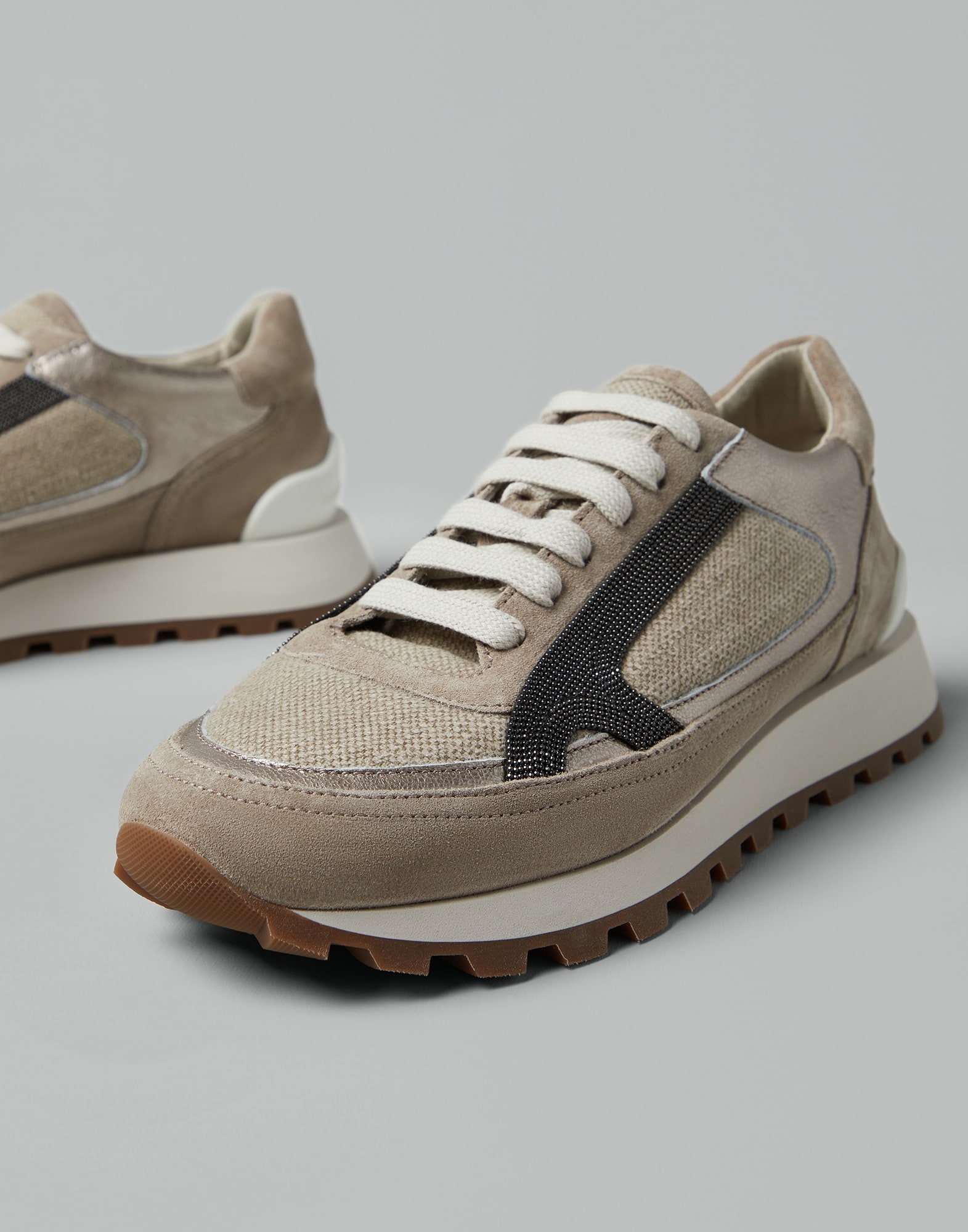 Suede and cotton and linen canvas runners with precious contour