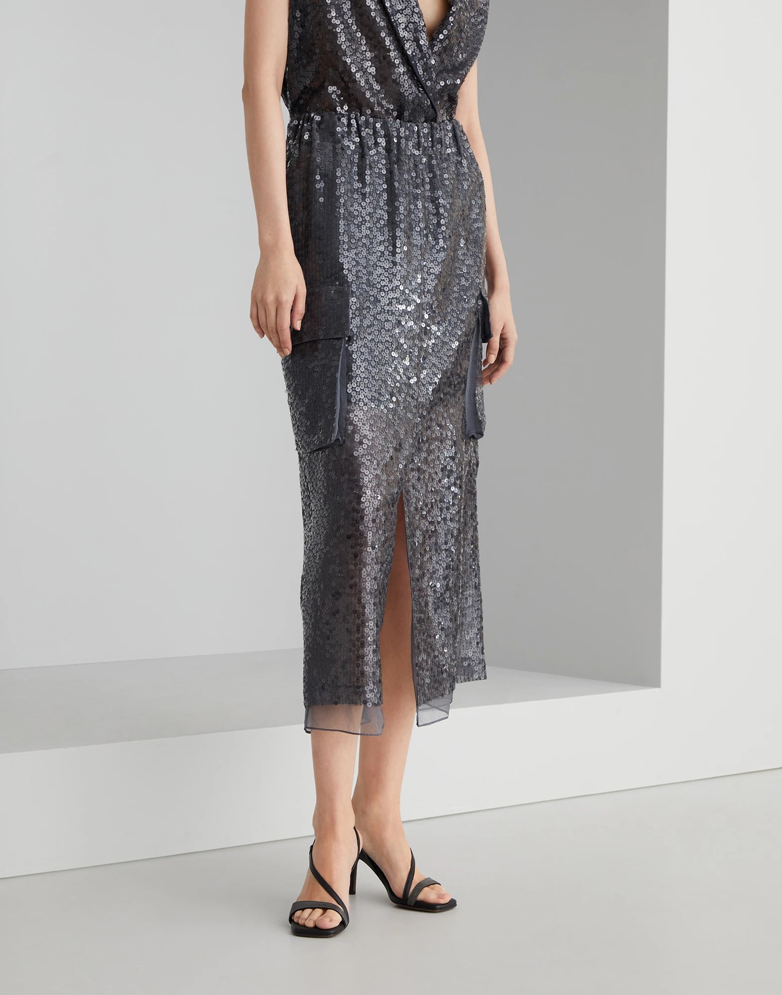 Dazzling embroidery cargo midi skirt in crispy silk